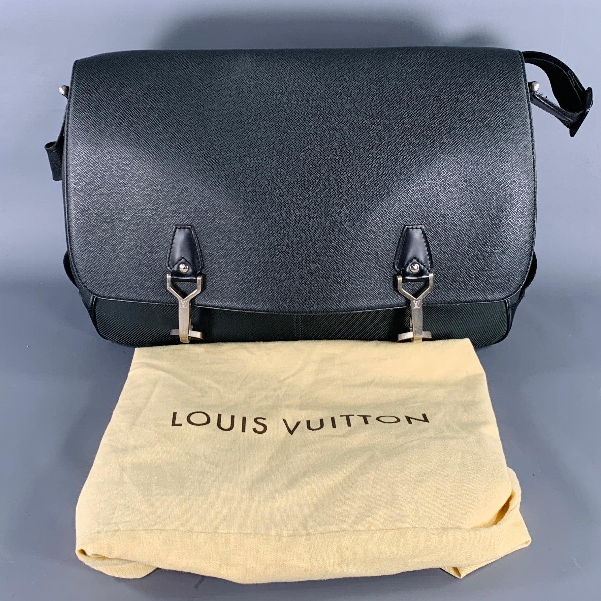 LOUIS VUITTON -Taiga Dersou- Black Dark Green Nylon Leather Messenger Bag 6