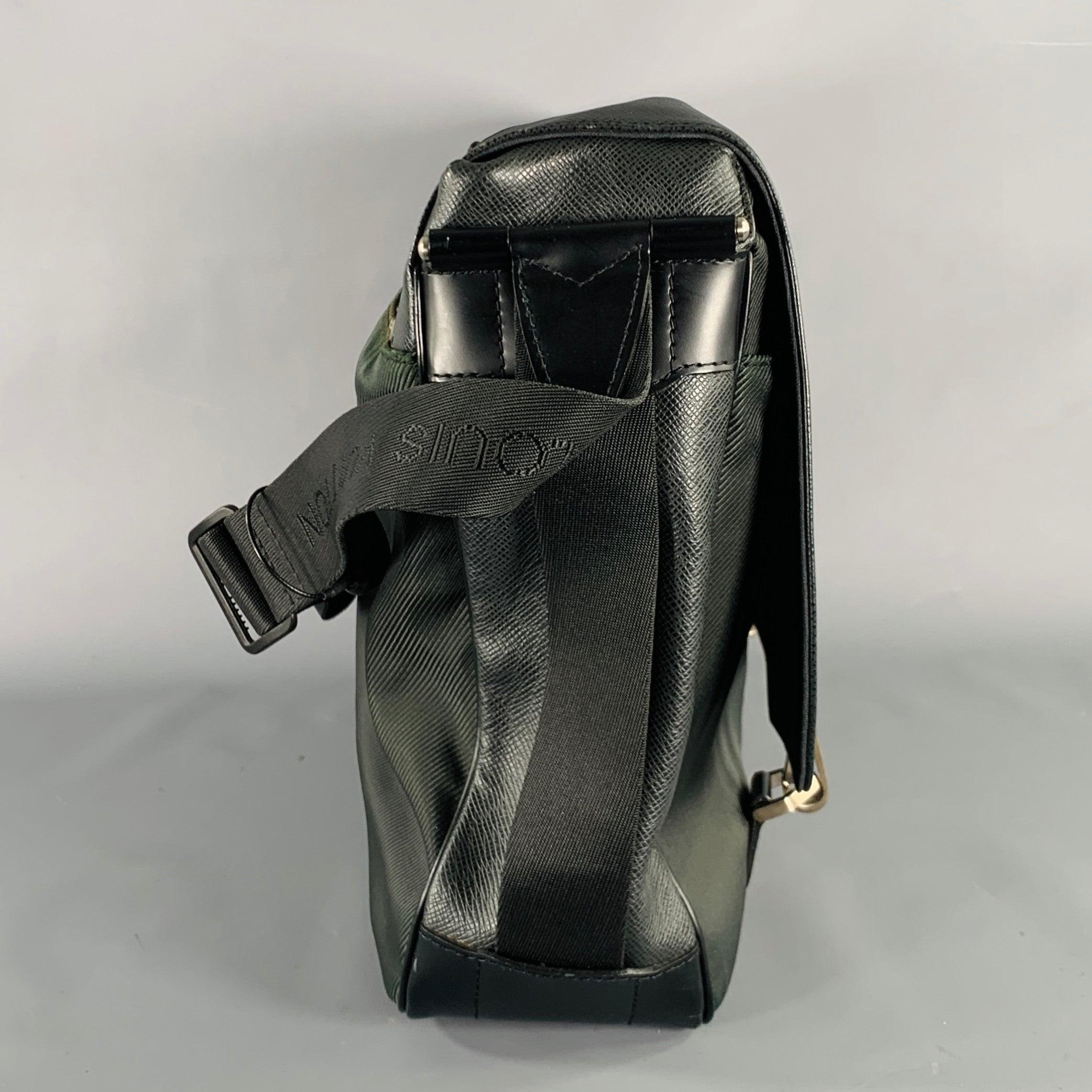 LOUIS VUITTON -Taiga Dersou- Black Dark Green Nylon Leather Messenger Bag In Excellent Condition In San Francisco, CA