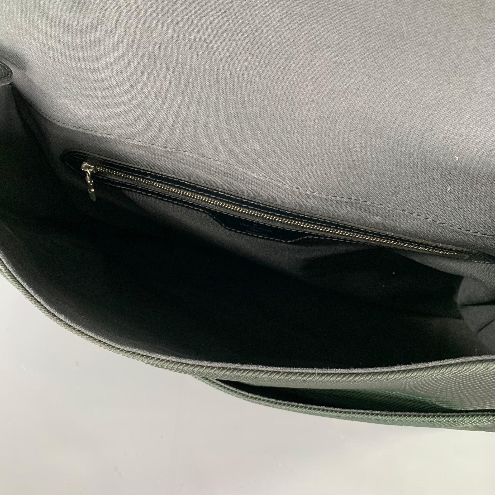 LOUIS VUITTON -Taiga Dersou- Black Dark Green Nylon Leather Messenger Bag 2