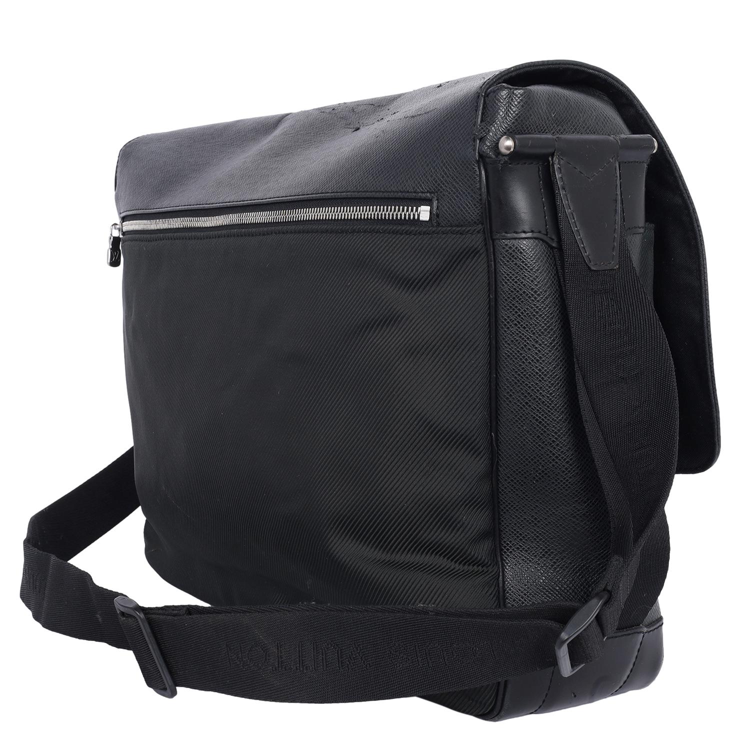 Louis Vuitton Taiga Dersou Messenger Business Bag Black  For Sale 6