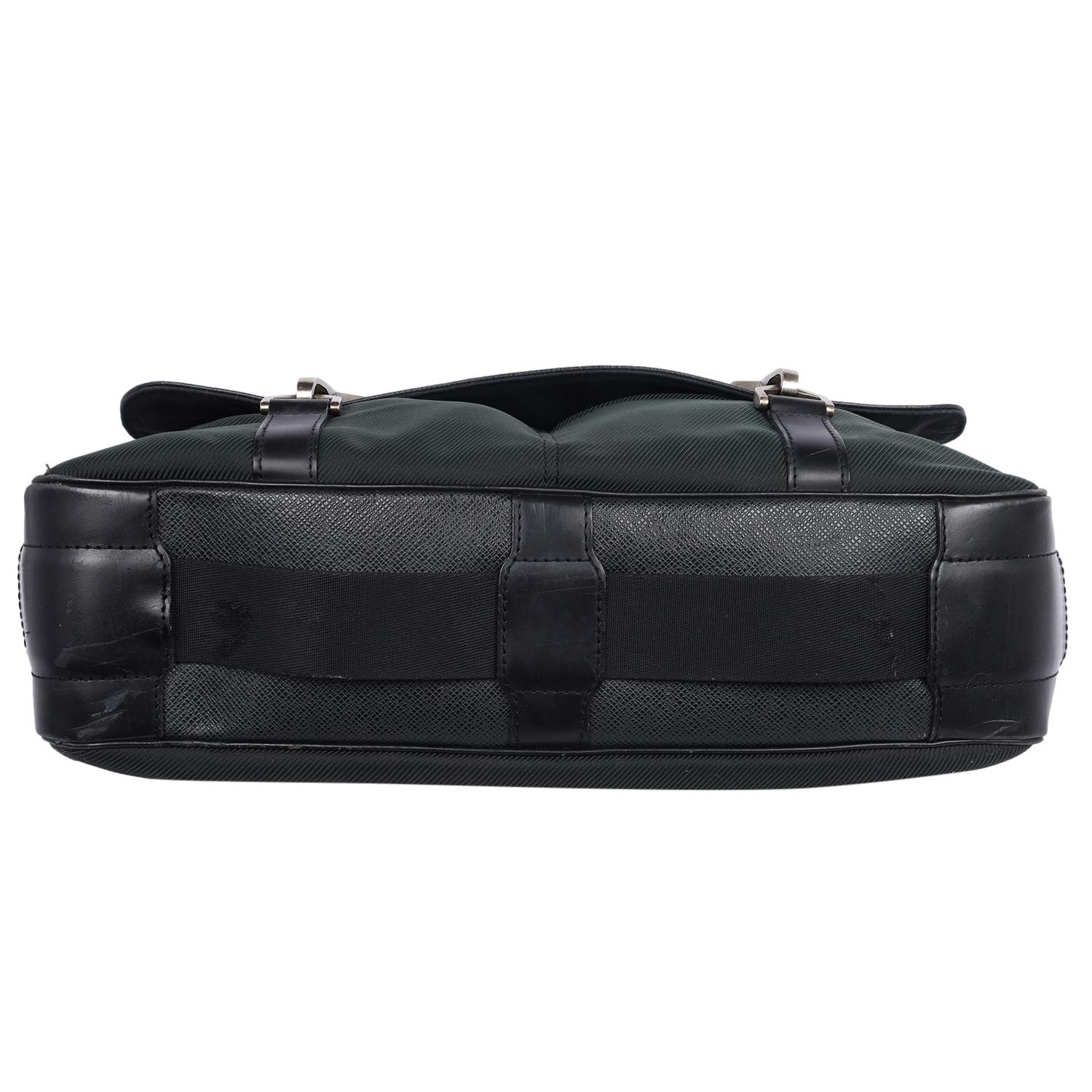 Louis Vuitton Taiga Dersou Messenger Business Bag Black  For Sale 7