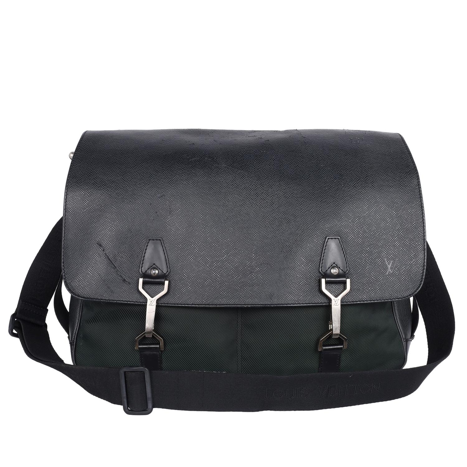 Louis Vuitton Taiga Dersou Messenger Business Bag Black  In Fair Condition For Sale In Salt Lake Cty, UT
