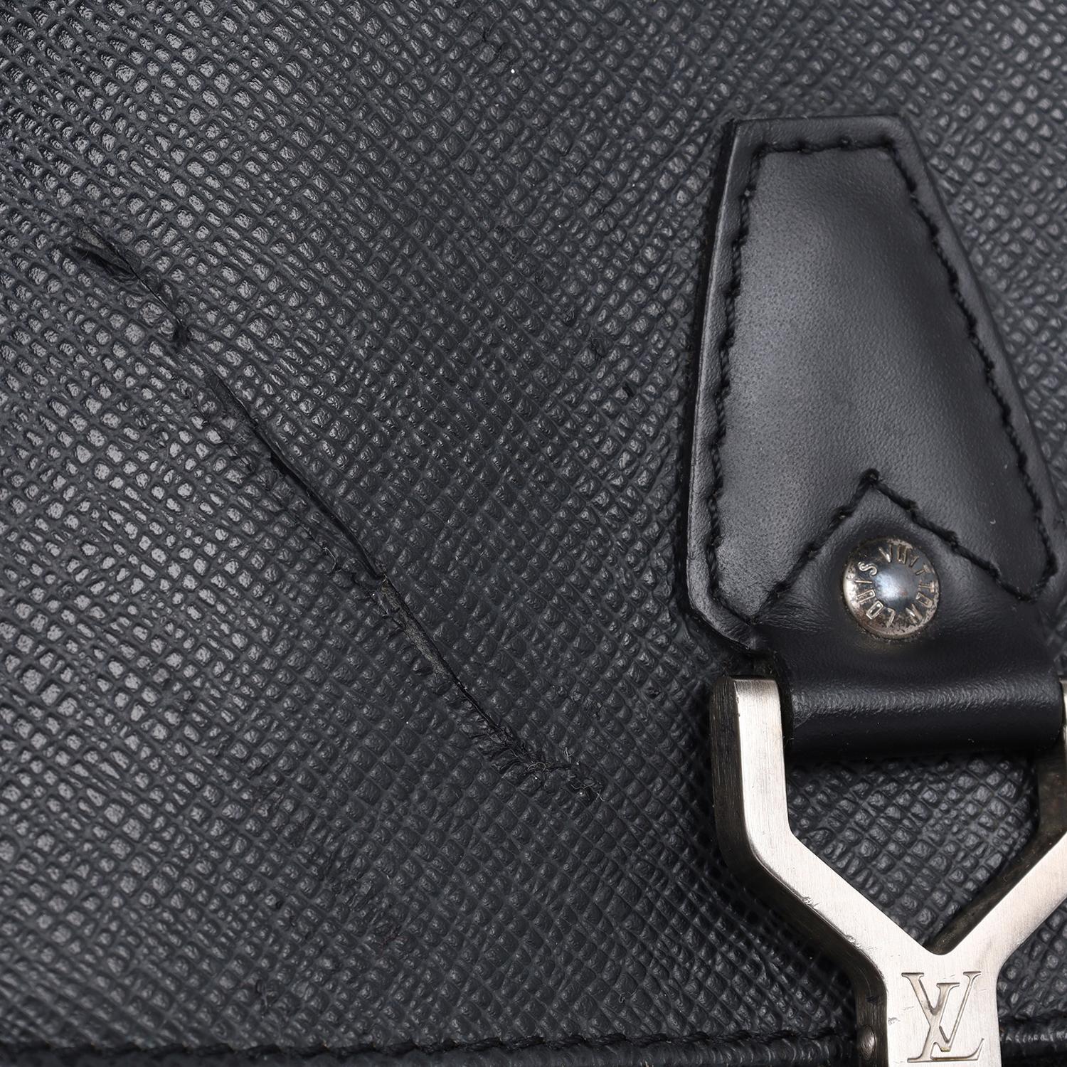 Louis Vuitton Taiga Dersou Messenger Business Bag Black  en vente 1