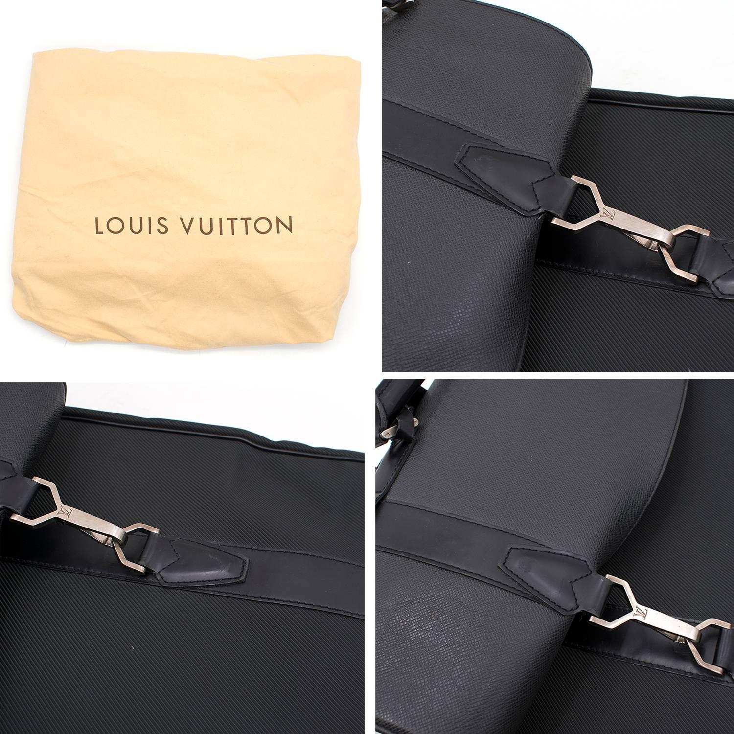 Louis Vuitton Taiga Leather Garment Bag For Sale 5