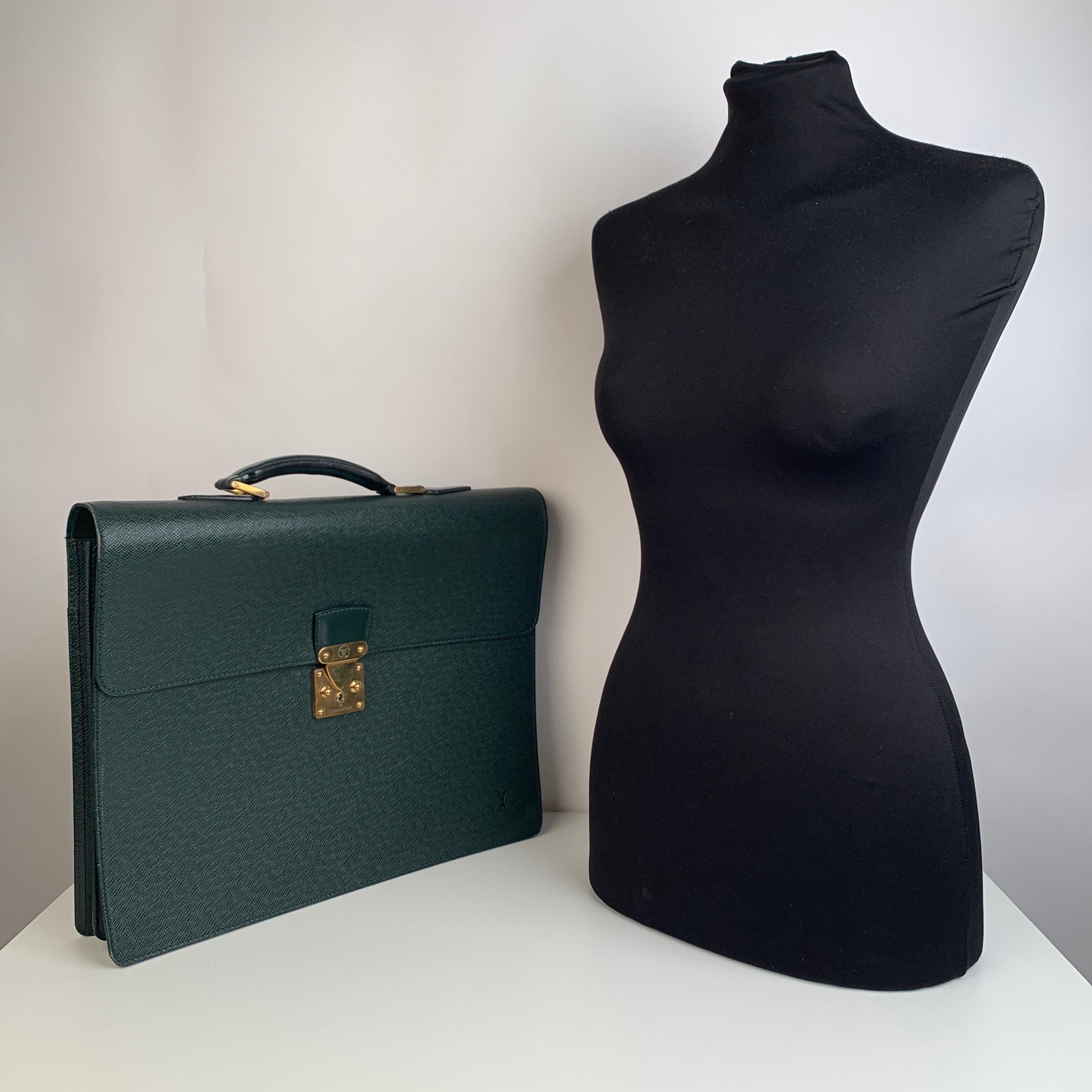 Black Louis Vuitton Taiga Leather Robusto 2 Compartments Briefcase MI0928