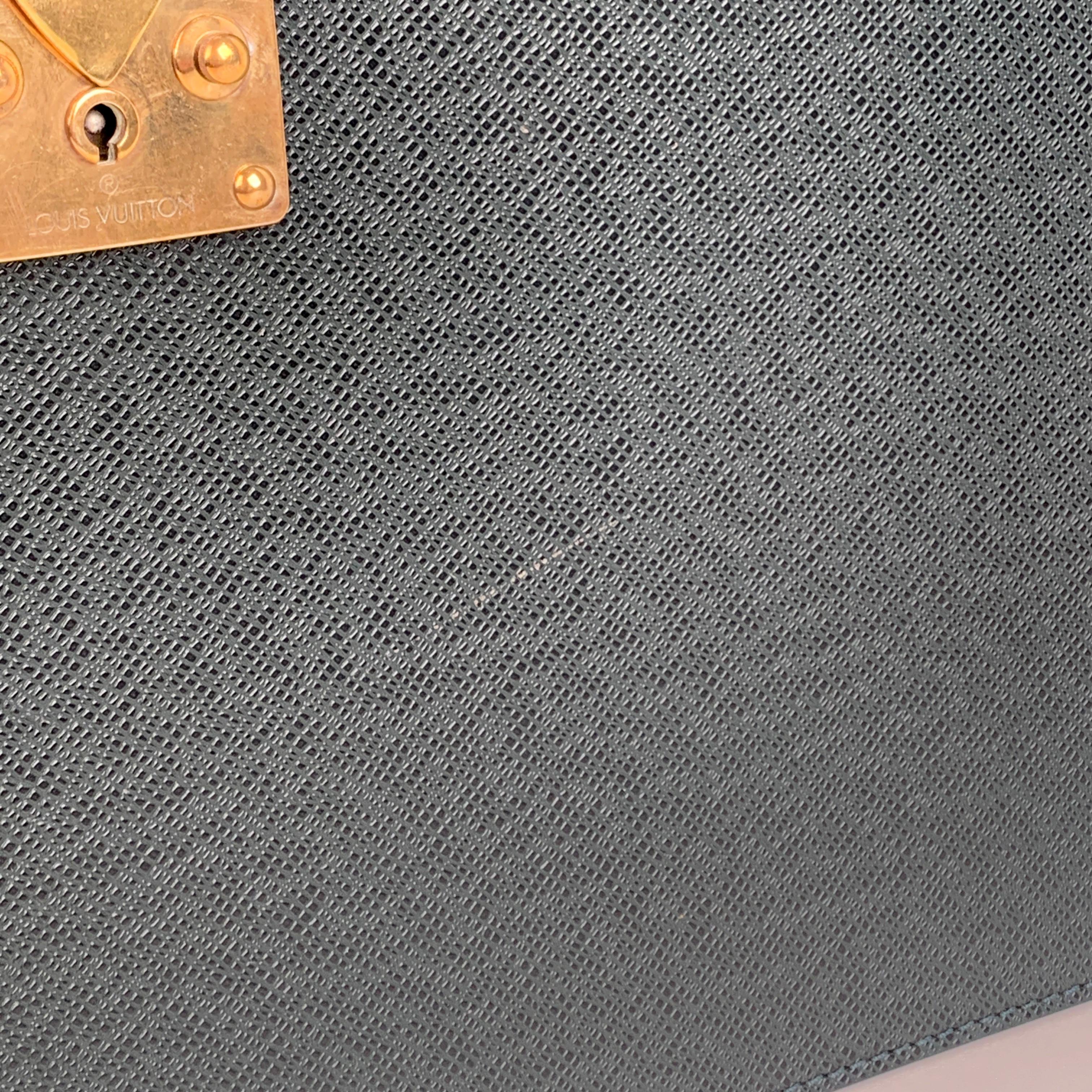 Louis Vuitton Taiga Leather Robusto 2 Compartments Briefcase MI0928 In Good Condition In Rome, Rome
