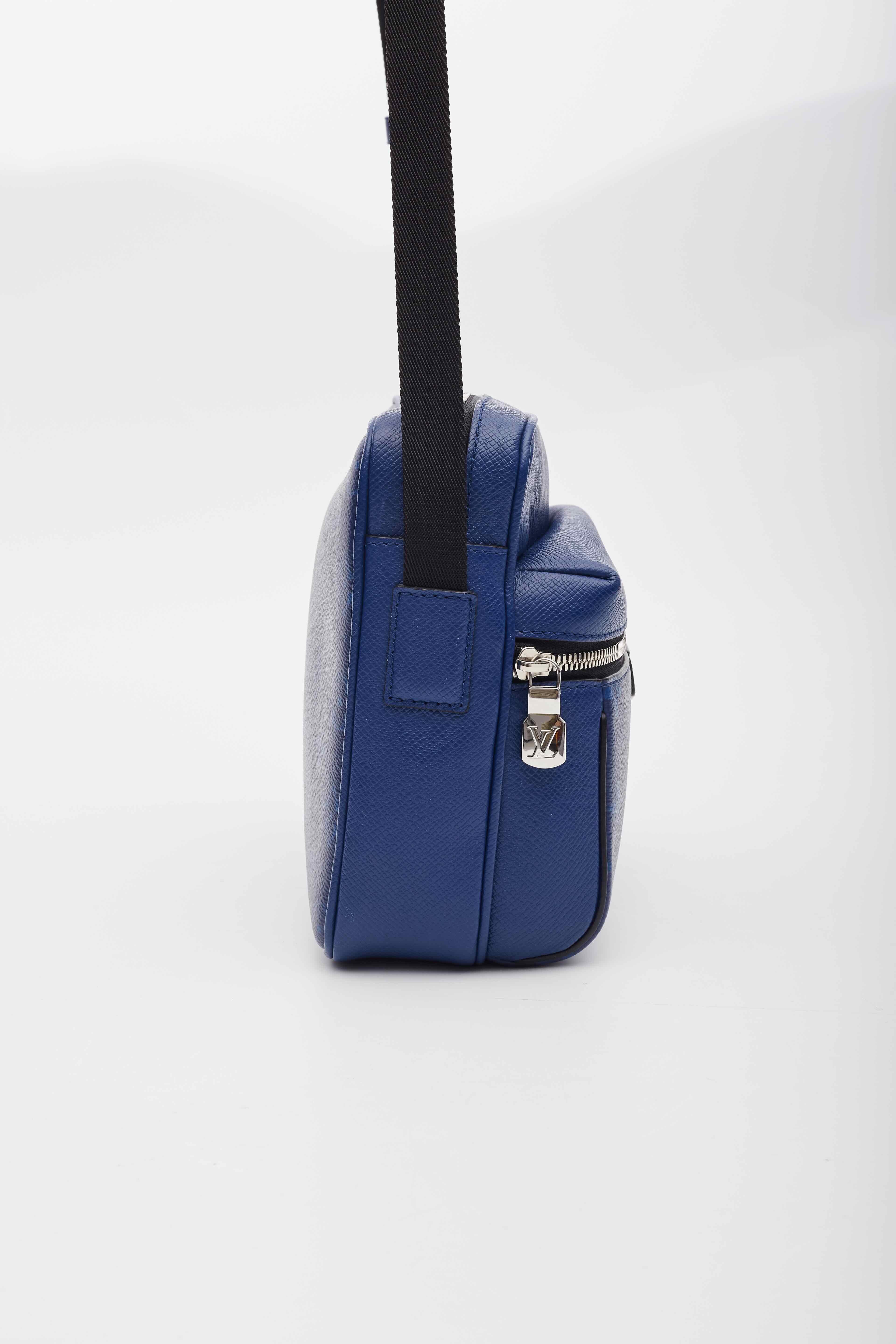 Women's Louis Vuitton Taiga Monogram Cobalt Blue Outdoor Messenger Bag