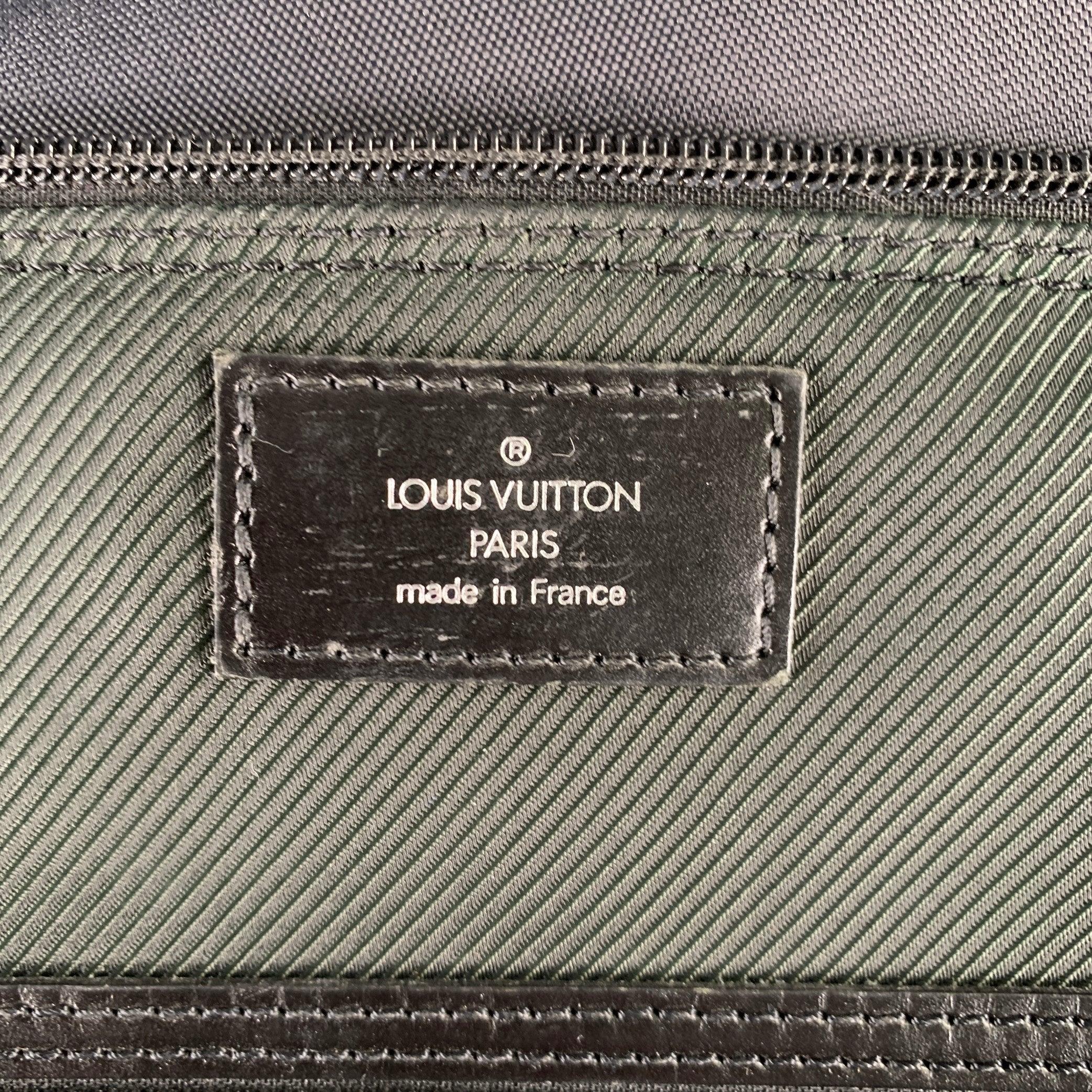 LOUIS VUITTON Taiga Portable Gibeciere Ardoise Green Black Two Tone Nylon Leather Travel Suitcase Bag For Sale 7