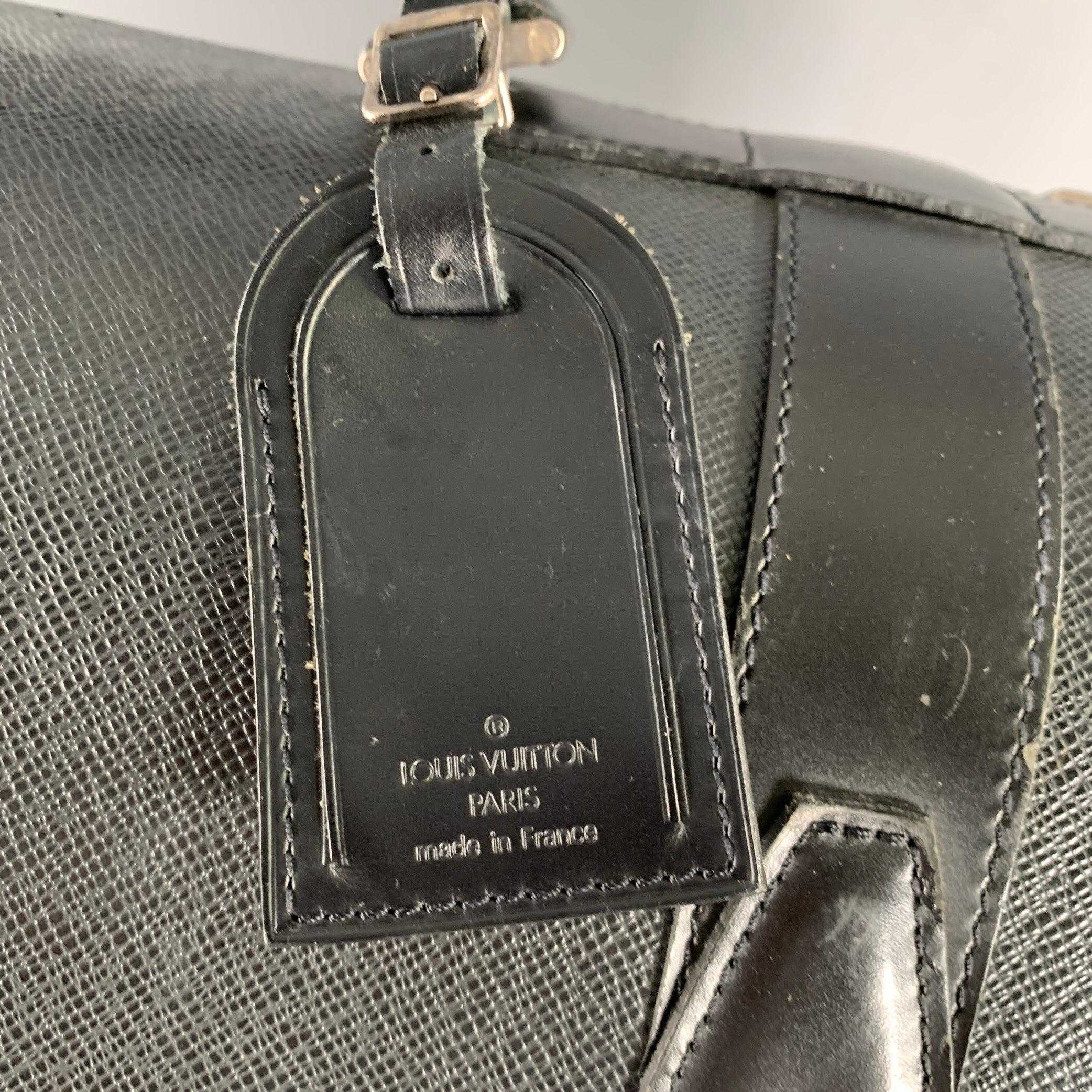 LOUIS VUITTON Taiga Portable Gibeciere Ardoise Green Black Two Tone Nylon Leather Travel Suitcase Bag In Good Condition For Sale In San Francisco, CA