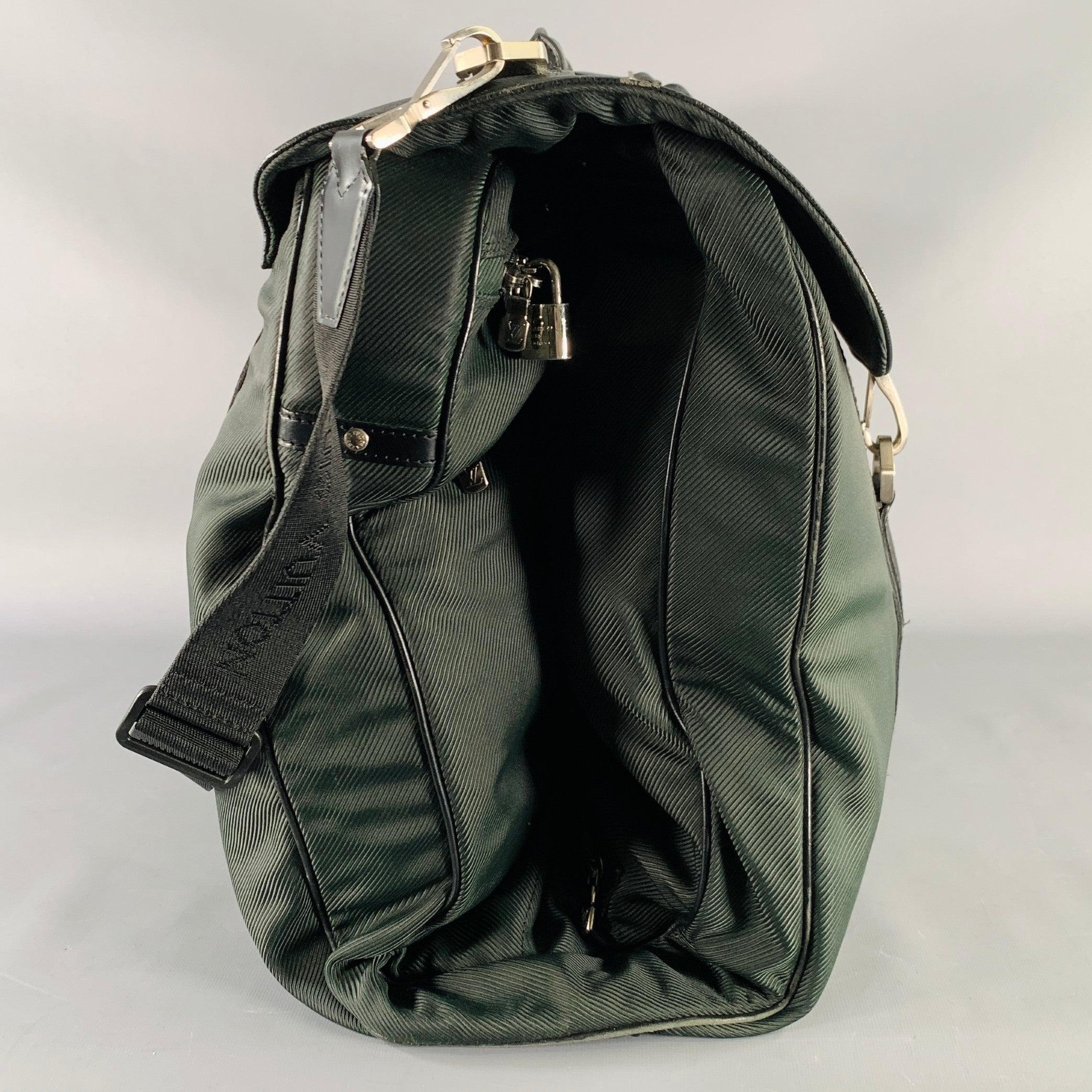 Men's LOUIS VUITTON Taiga Portable Gibeciere Ardoise Green Black Two Tone Nylon Leather Travel Suitcase Bag For Sale