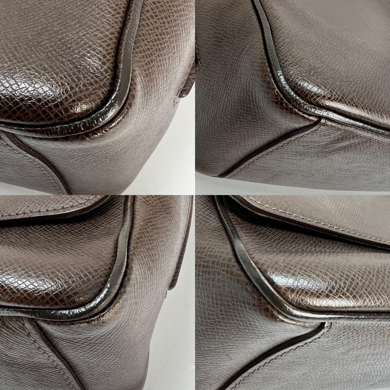 LOUIS VUITTON Taiga Roman MM Messenger Grizzli Leather Bag For Sale 8