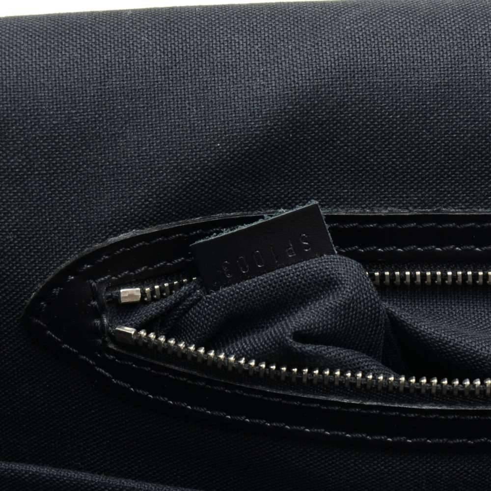 Louis Vuitton Taimyr Black Taiga Leather Messenger Bag For Sale 4