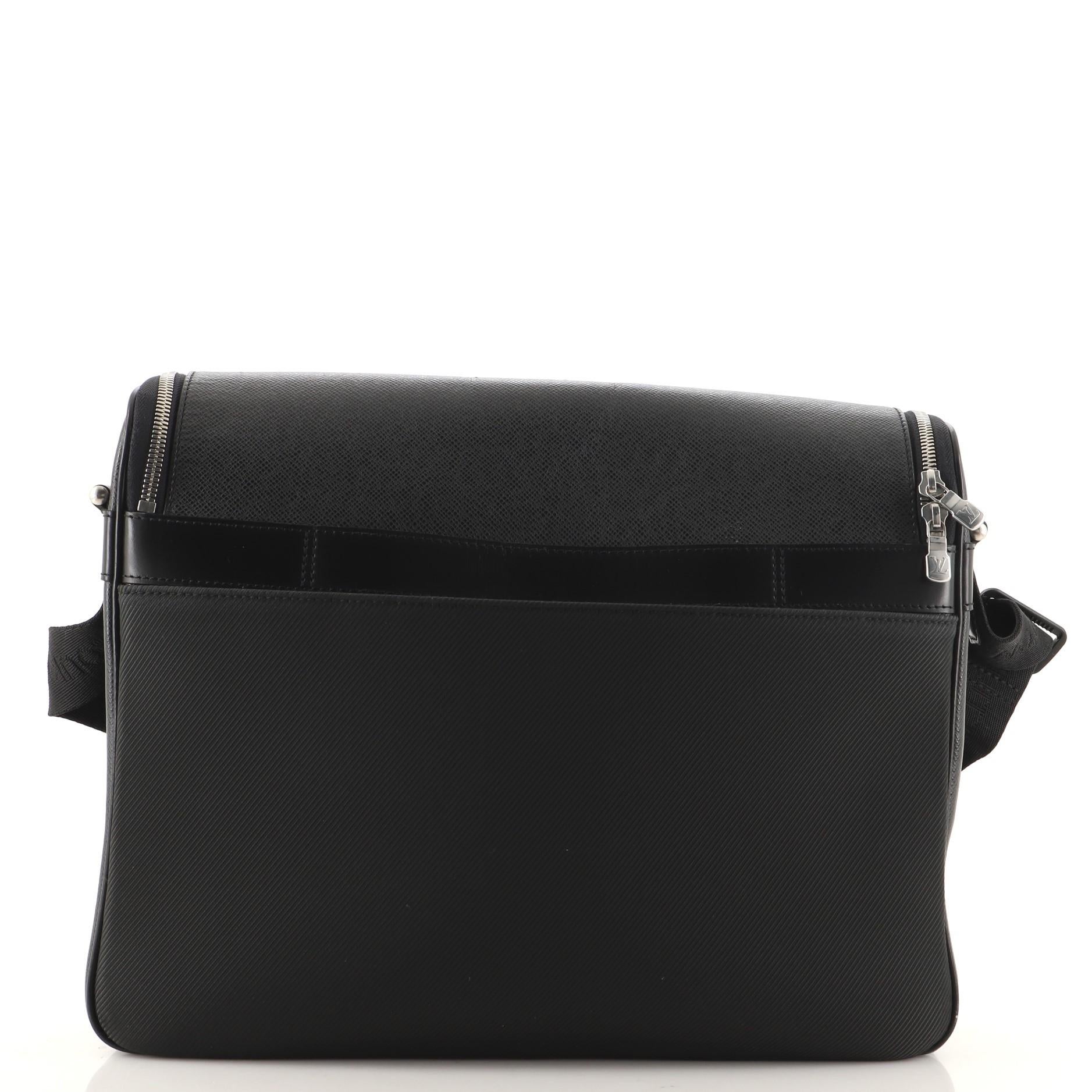 Louis Vuitton Taimyr Messenger Bag Taiga aus Leder und Segeltuch im Zustand „Gut“ in NY, NY