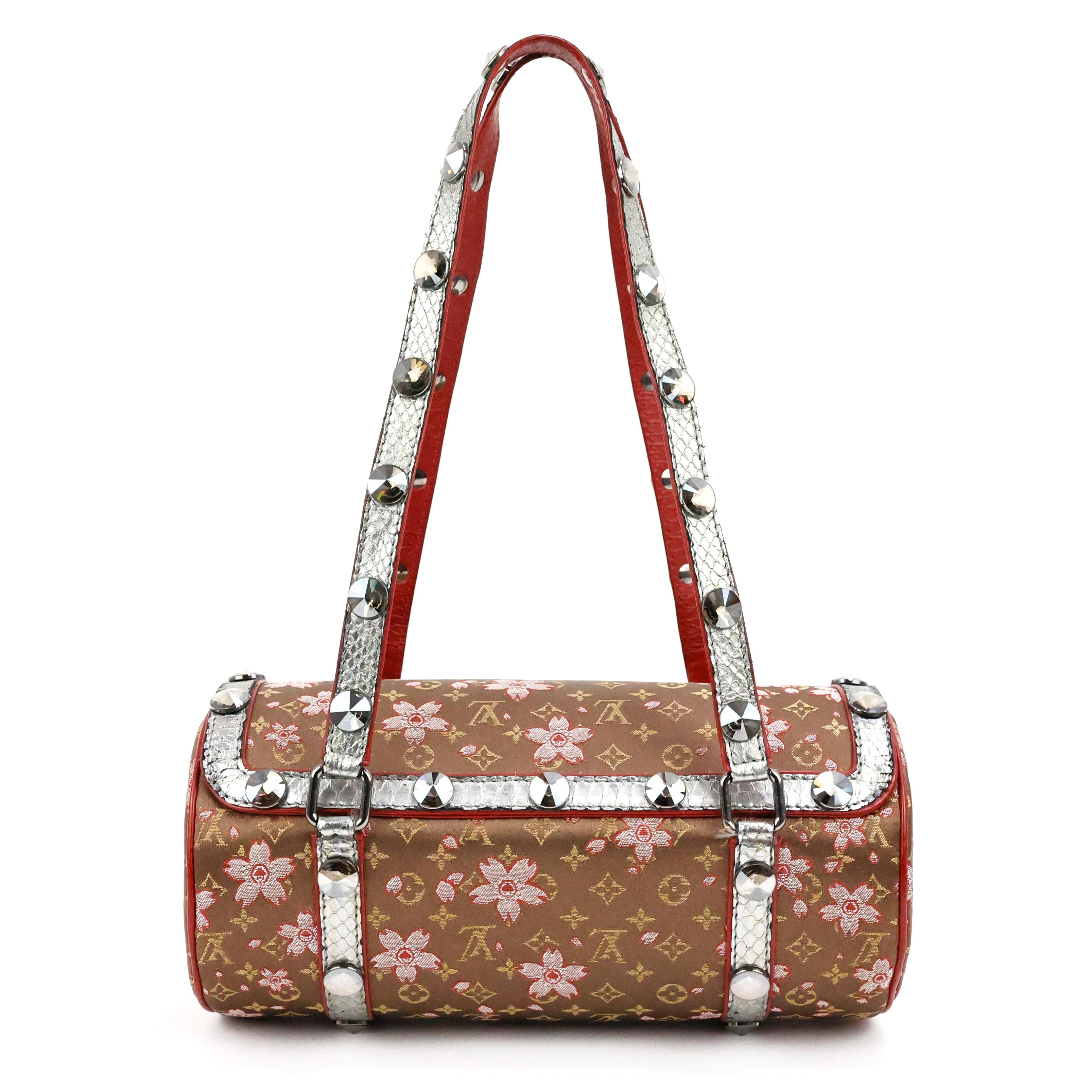 Rare Louis Vuitton Takashi Murakami Cherry Blossom Papillon monogram bag in satin and python leather.

Condition:
Really good.

Packing/accessories:
Box, shopping bag, dustbag.

Measurements:
21,5cm x 10cm x 10cm 