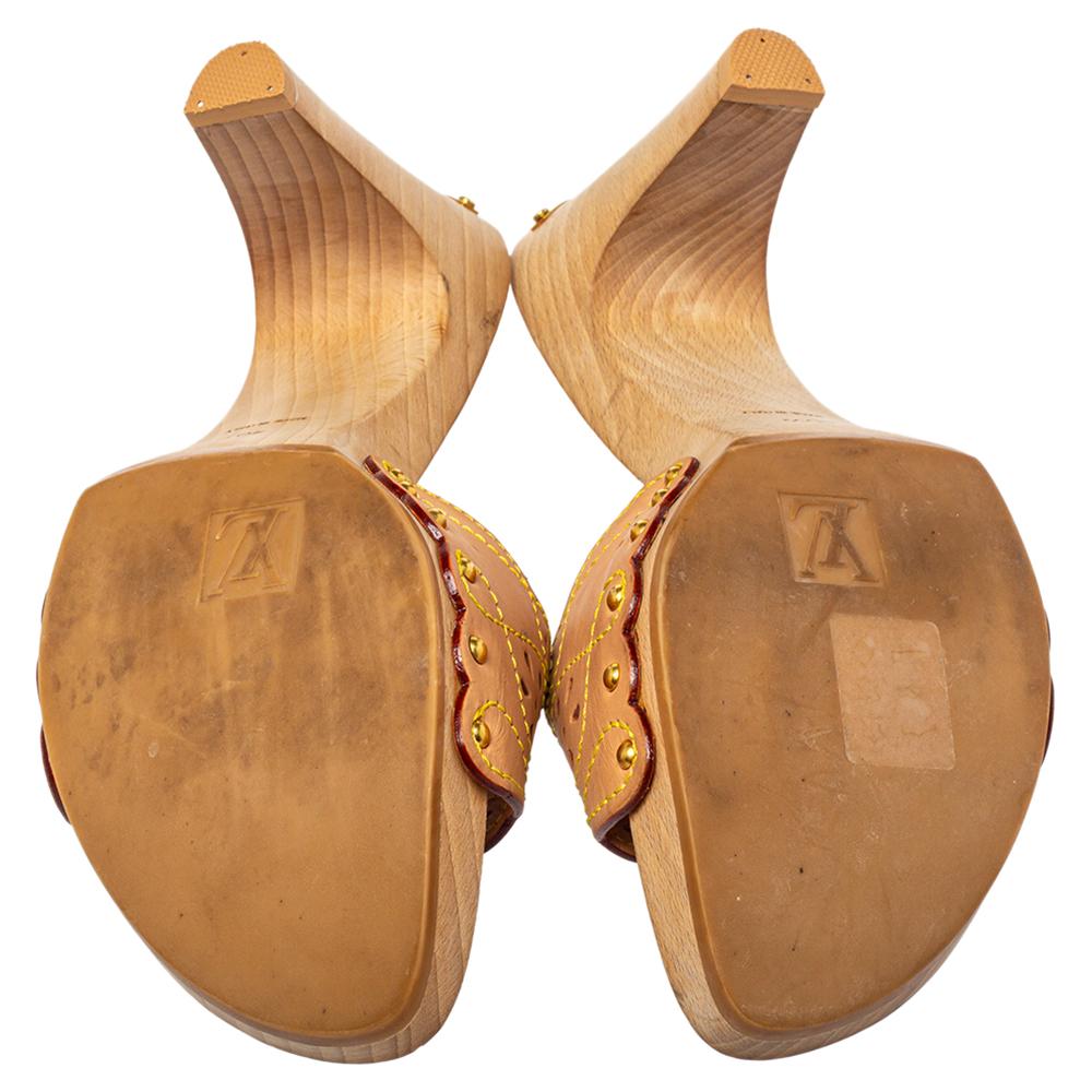 Louis Vuitton Tan Leather Wooden Slide Clog Sandals Size 40.5 In Good Condition In Dubai, Al Qouz 2