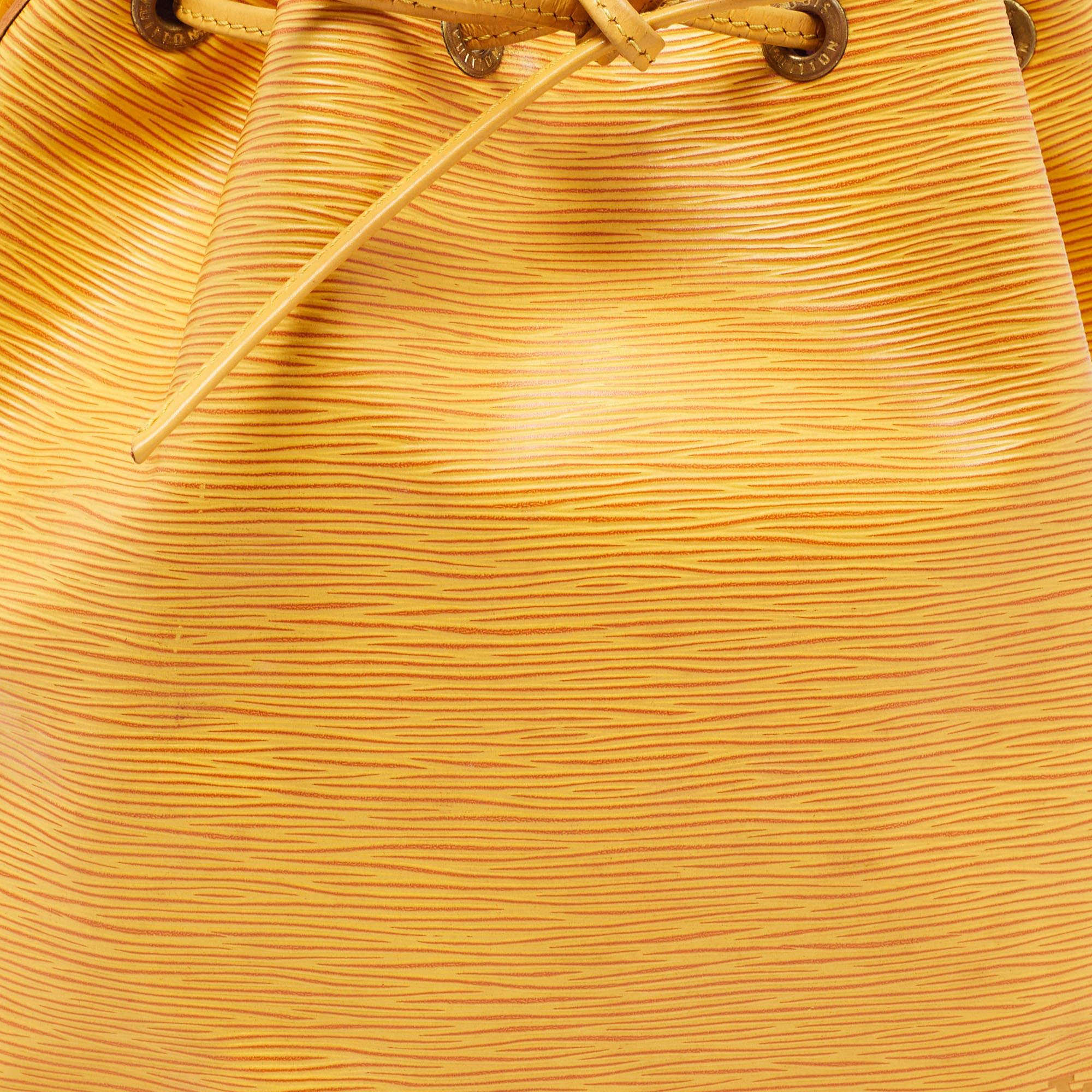 Gelbe Epi-Leder-Neonoe-Tasche von Louis Vuitton mit Quaste 6