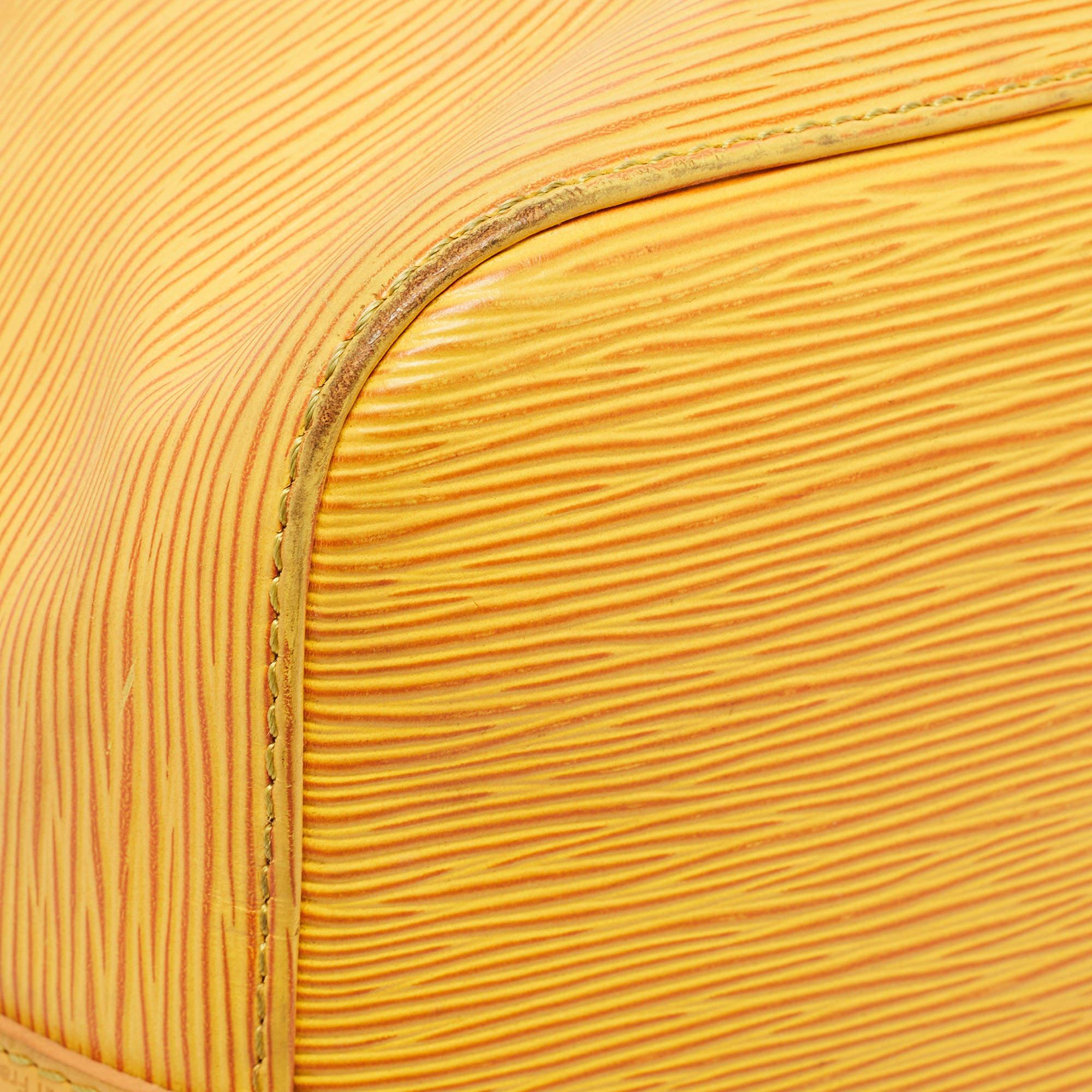 Gelbe Epi-Leder-Neonoe-Tasche von Louis Vuitton mit Quaste 9
