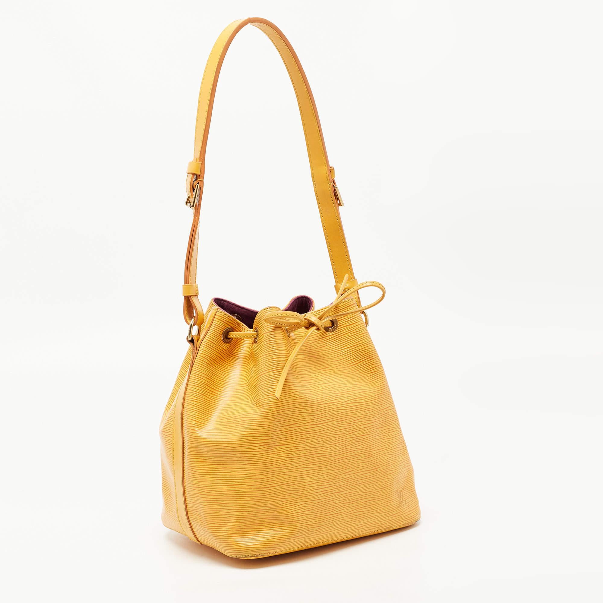 Gelbe Epi-Leder-Neonoe-Tasche von Louis Vuitton mit Quaste Damen