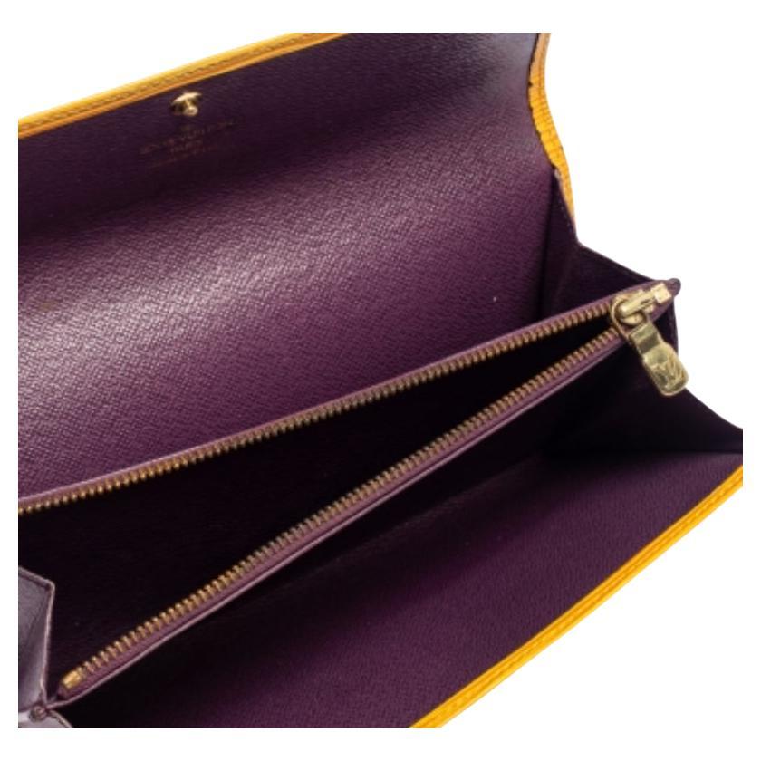 Functional luxury from Louis Vuitton, this Porte Tresor International wallet is made from highly durable Epi leather. It has a flap design with a snap button closure to secure the interior. The well-designed interior makes it easy to carry around