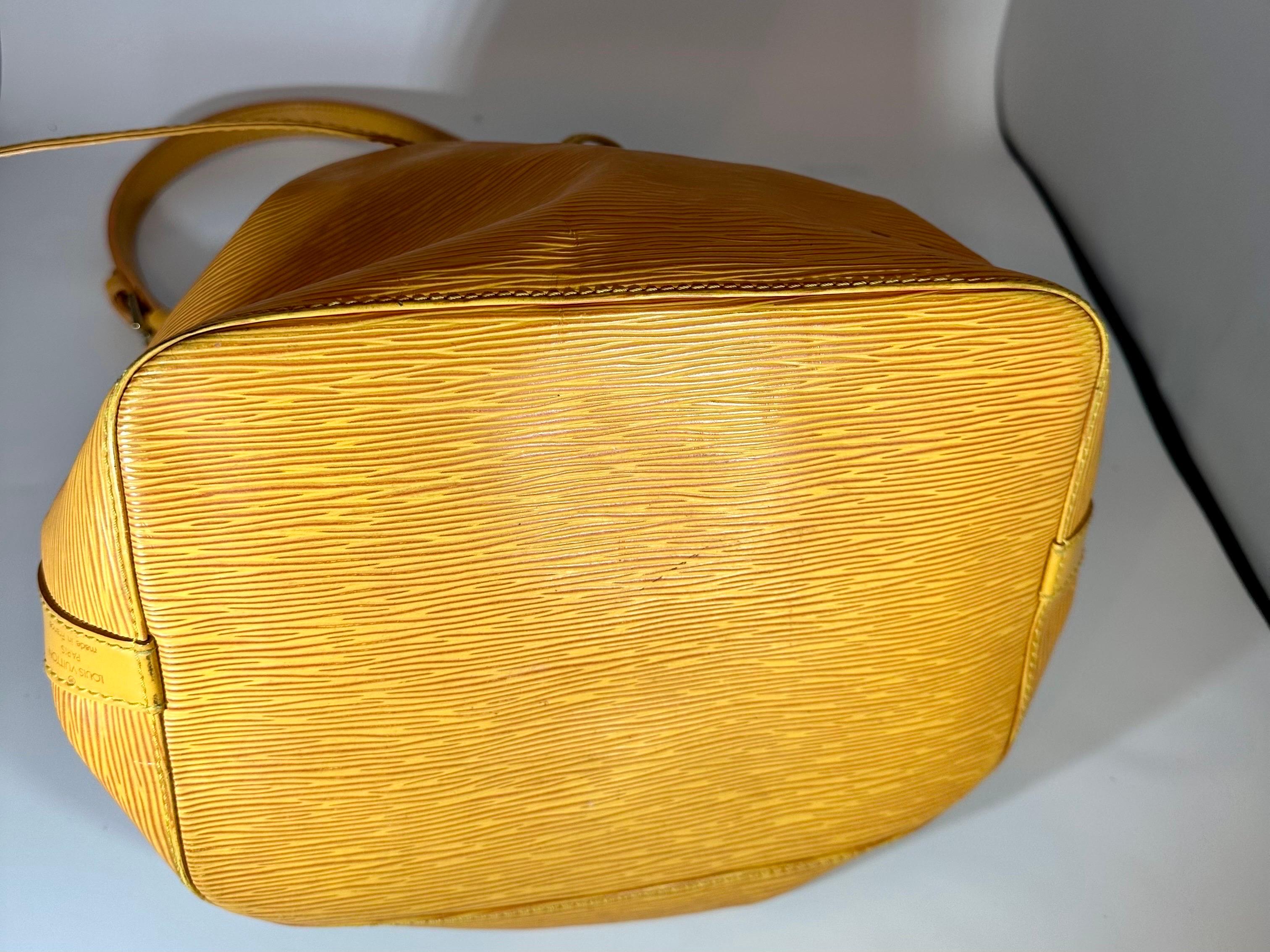 LOUIS VUITTON TASSIL YELLOW EPI NOÉ PETITE Drawstring Hand Bag/ Shoulder Bag For Sale 1