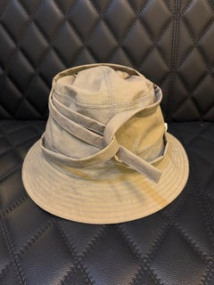Sombrero de pescador de Louis Vuitton en color topo