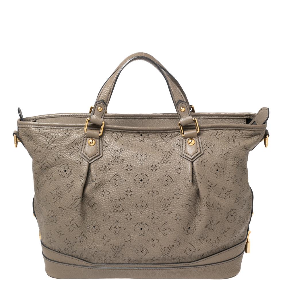 This bag from the house of Louis Vuitton is a delight to own. Featuring a slightly slouchy silhouette, the bag comes with dual top handles, gold-tone hardware, and protective metal feet. The zip closure opens to an Alcantara-lined interior that will