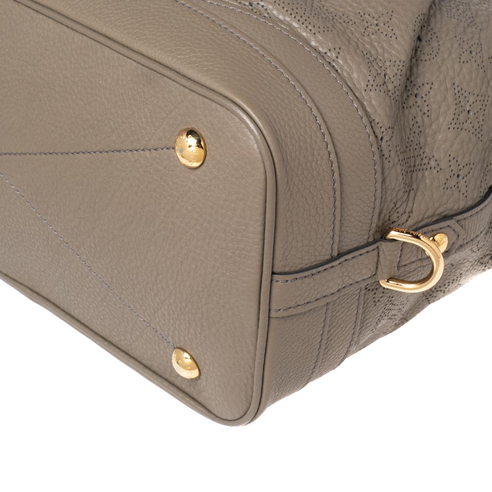 Louis Vuitton Taupe Mahina Leather Stellar PM Bag In Good Condition In Dubai, Al Qouz 2