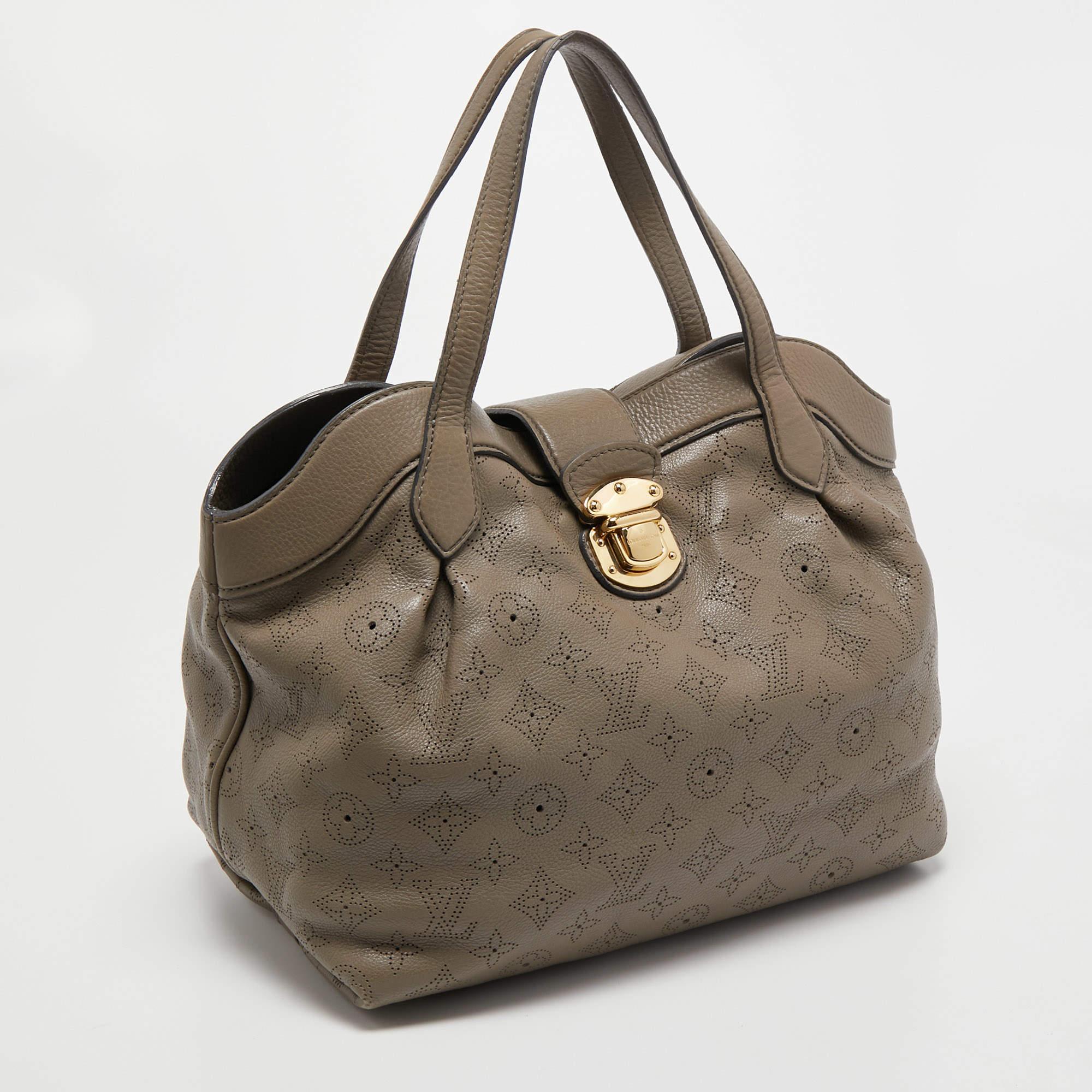 Louis Vuitton Taupe Monogram Mahina Leather Cirrus PM Bag In Good Condition For Sale In Dubai, Al Qouz 2