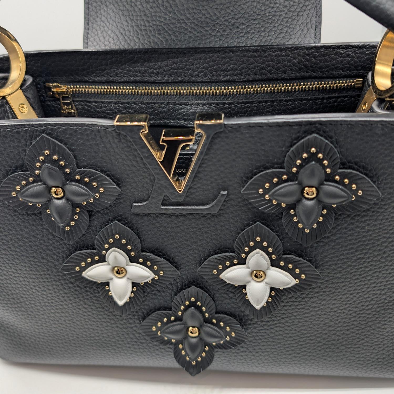 Louis Vuitton Taurillon Fiore di ornamento Capucines PM Borsa con tracolla in vendita 5