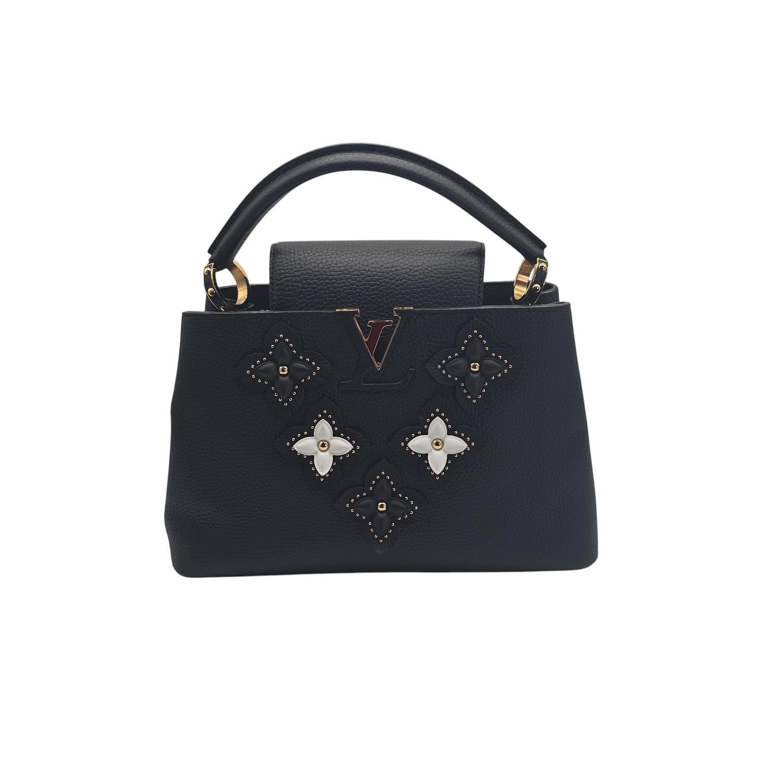 Nero Louis Vuitton Taurillon Fiore di ornamento Capucines PM Borsa con tracolla in vendita