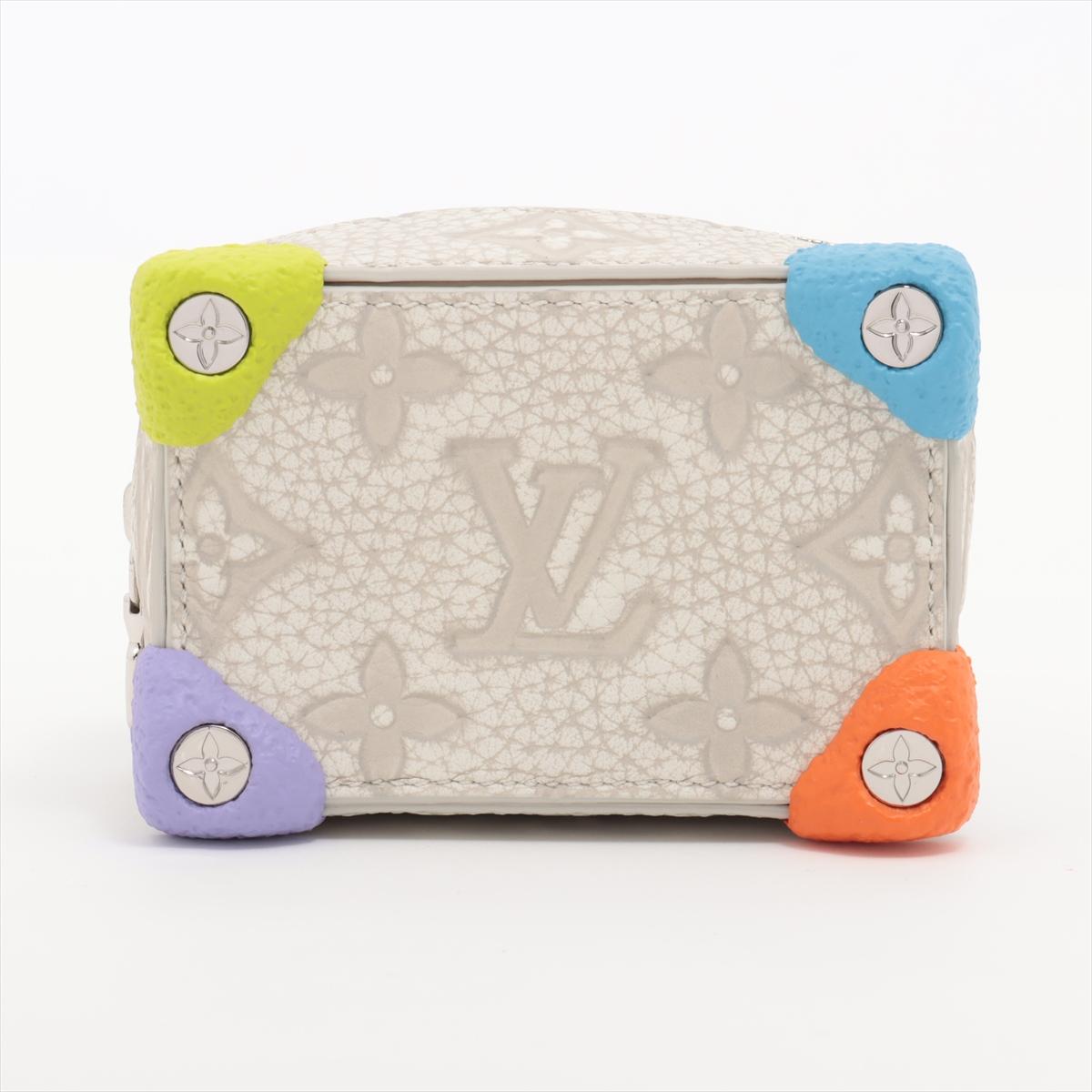 The Louis Vuitton Taurillon Monogram Climbing Pouch Bag Charm in Off-White is a captivating and versatile accessory that adds a playful touch to any Louis Vuitton bag. Crafted from supple Taurillon leather, the pouch features the iconic Monogram