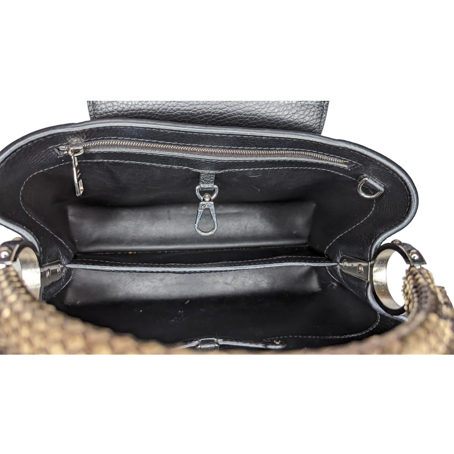 Louis Vuitton - Sac à main Taurillon MM avec bordure en python en vente 5