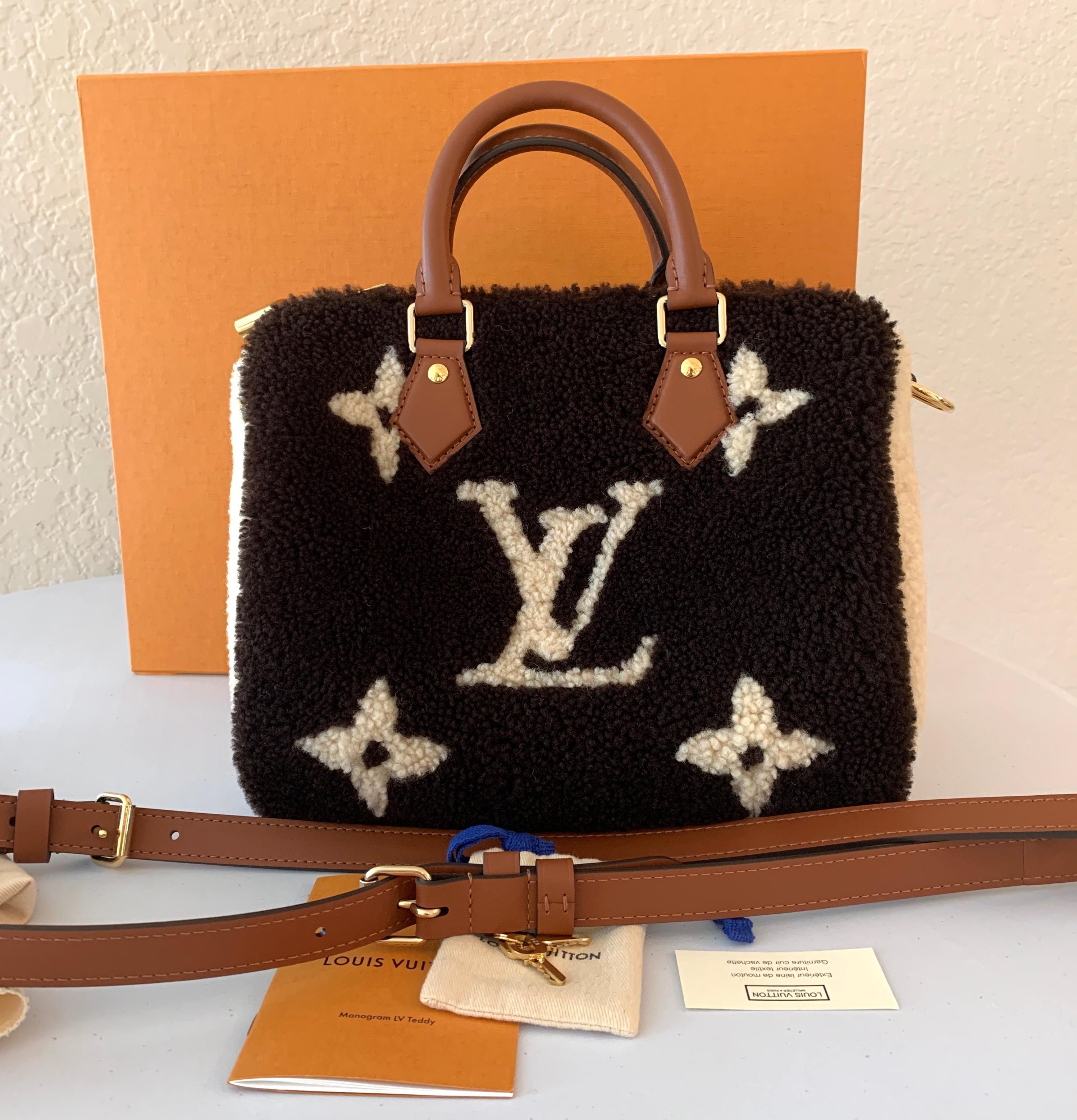Louis Vuitton 
Speedy 
Shearling
Teddy
This soldout immediately
What a great bag!
 
GIANT MONOGRAM
Speedy - Monogram Giant - Teddy
 
Louis Vuitton invites you to experience its limited edition collection: Monogram Giant Teddy
 
Monogram Giant is