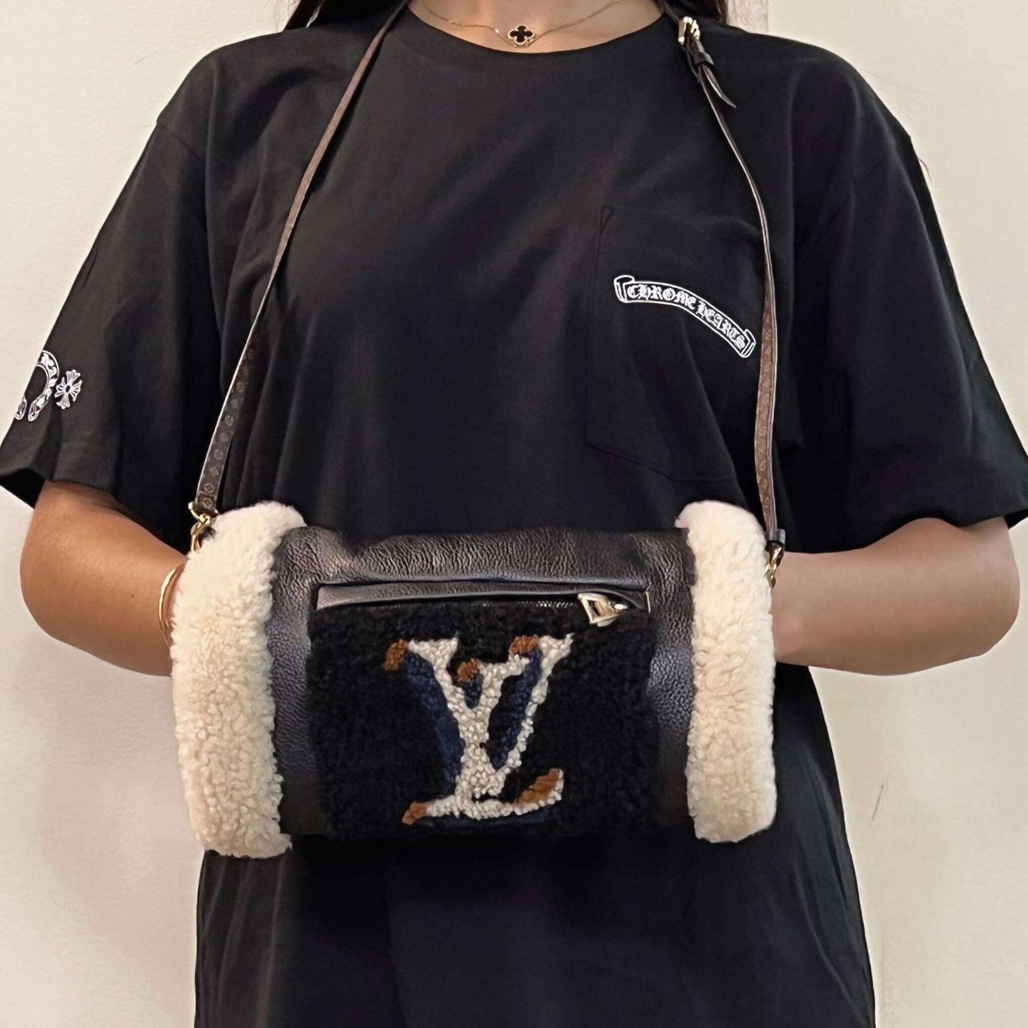 Louis Vuitton Teddy Muffle Calfskin Monogram Black Handwarmer Shoulder Bag In New Condition For Sale In New York, NY