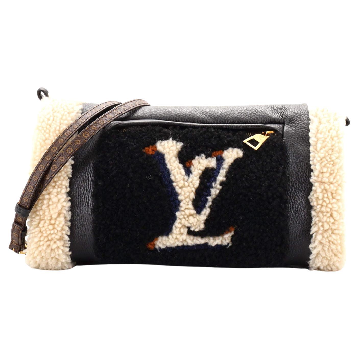 Louis Vuitton - Sac à main en cuir Teddy et peau de mouton avec monogramme  Teddy sur 1stDibs