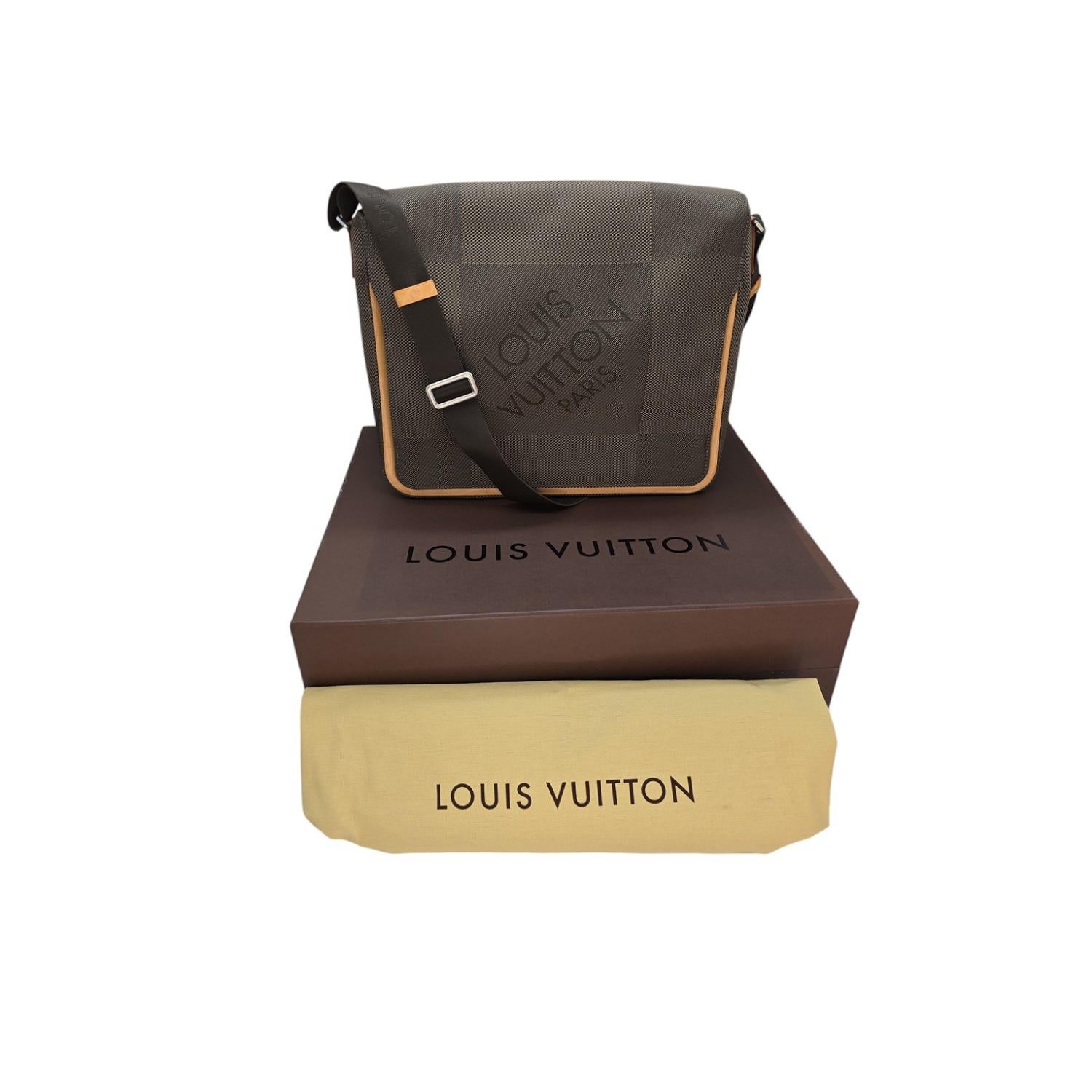 The Louis Vuitton Terre Damier Geant Messenger Bag is the perfect accessory for any fashion-forward individual. Crafted with high-quality Monogram Canvas, this bag features a flap closure with silver-tone hardware and a segmented, nylon-lined