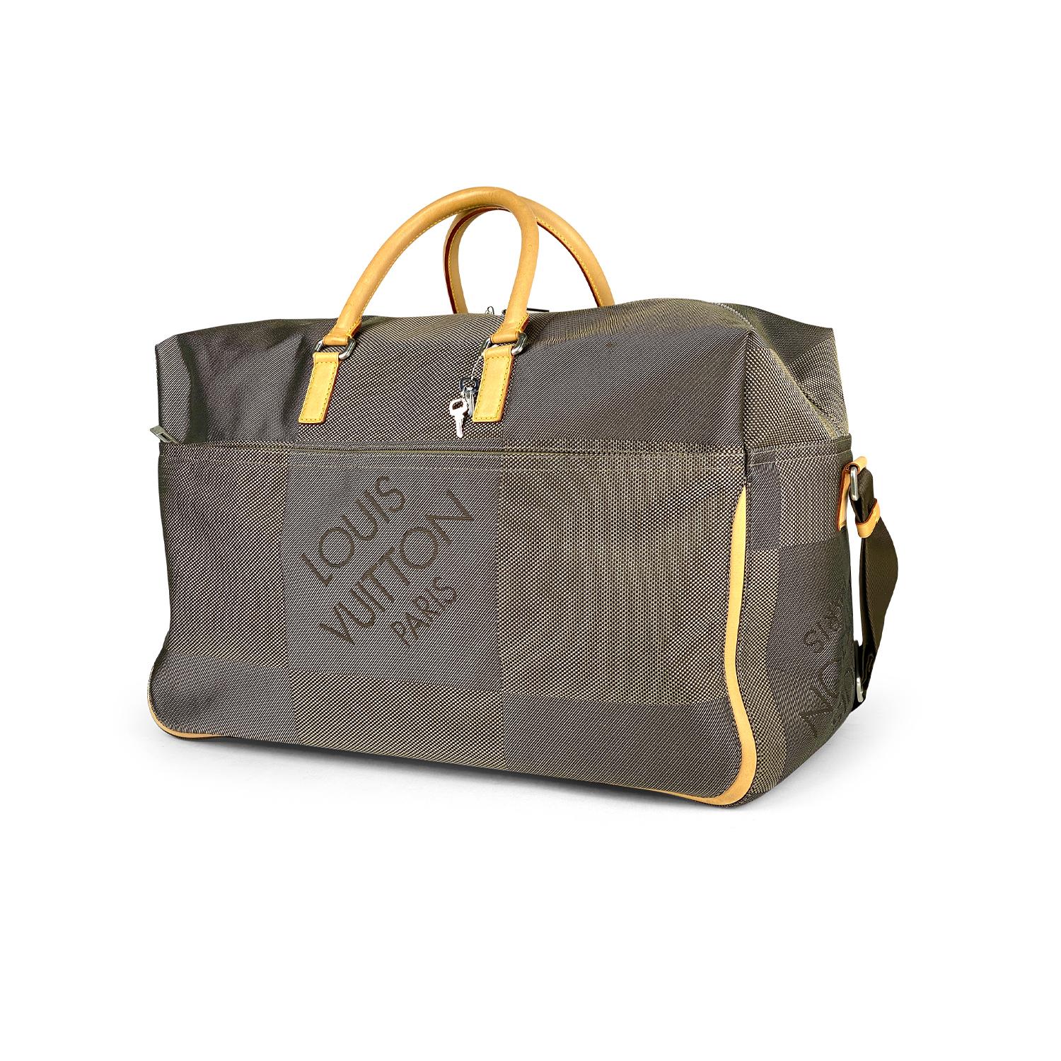 Louis Vuitton Terre Damier Souverain Duffle Bag In Good Condition In Sundbyberg, SE