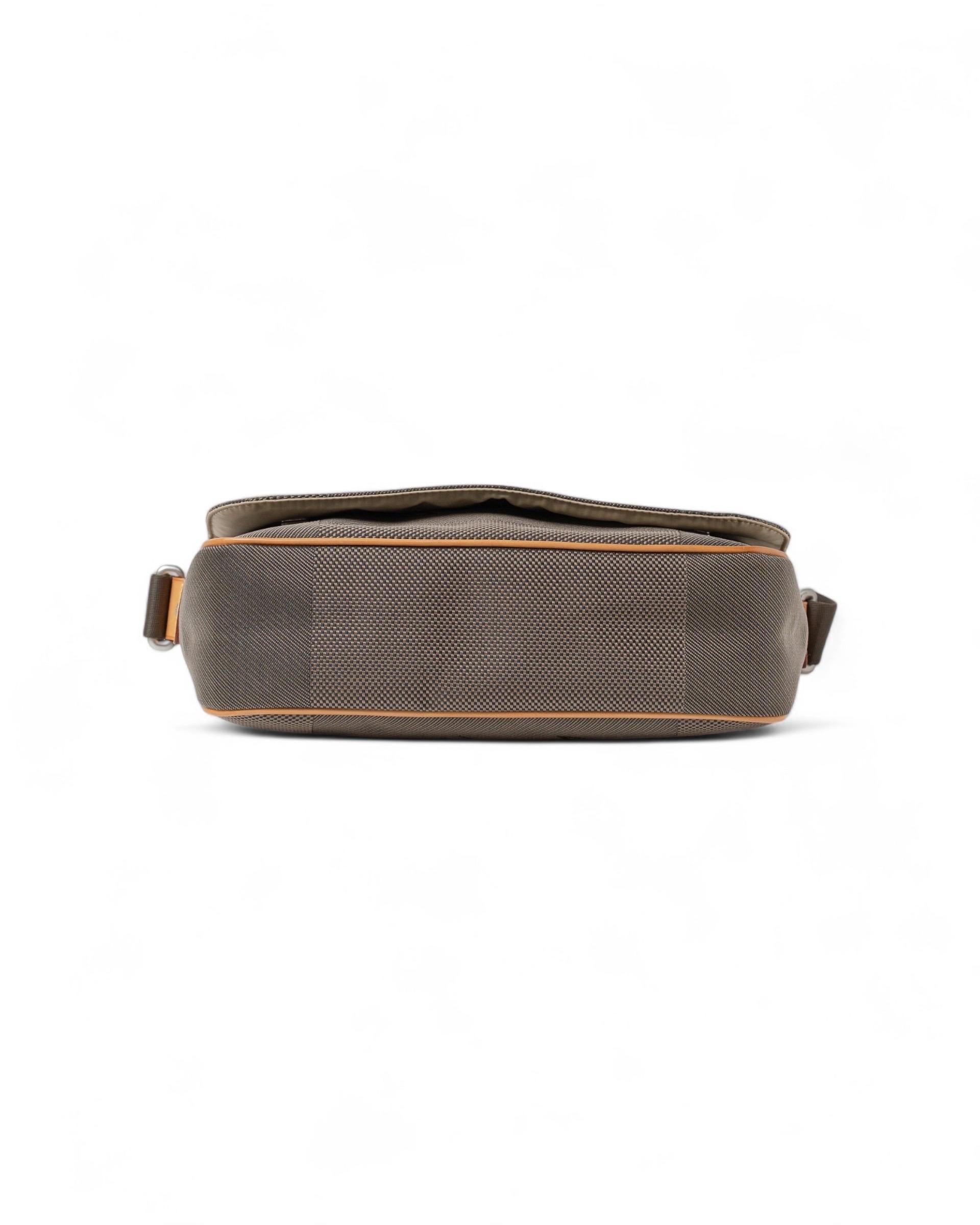 Louis Vuitton Terre Messenger MM  In Tela Damier Marrone For Sale 6
