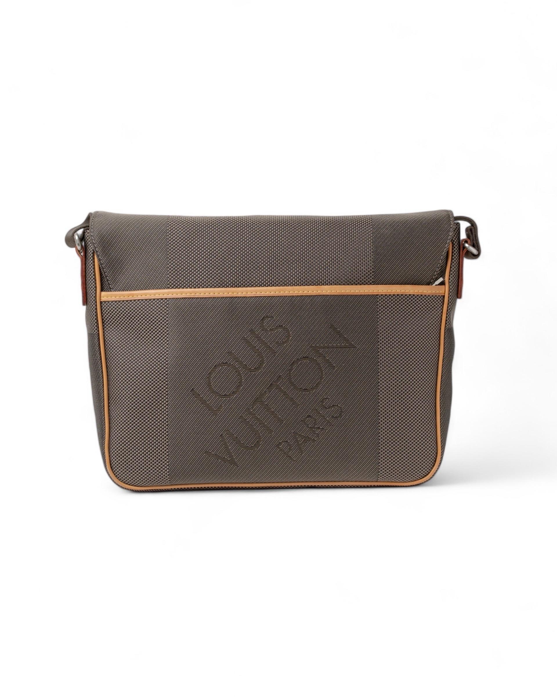 Men's Louis Vuitton Terre Messenger MM  In Tela Damier Marrone For Sale
