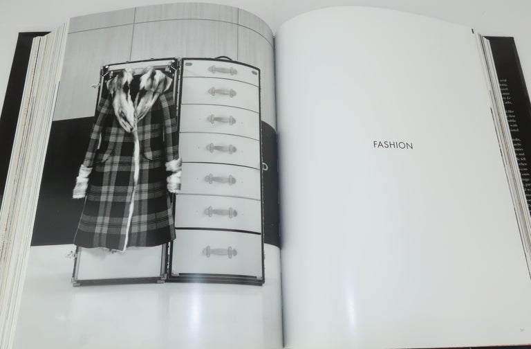 ABRAMS AND CHRONICLE BOOKS Louis Vuitton: The Birth Of Modern Luxury  fashion book
