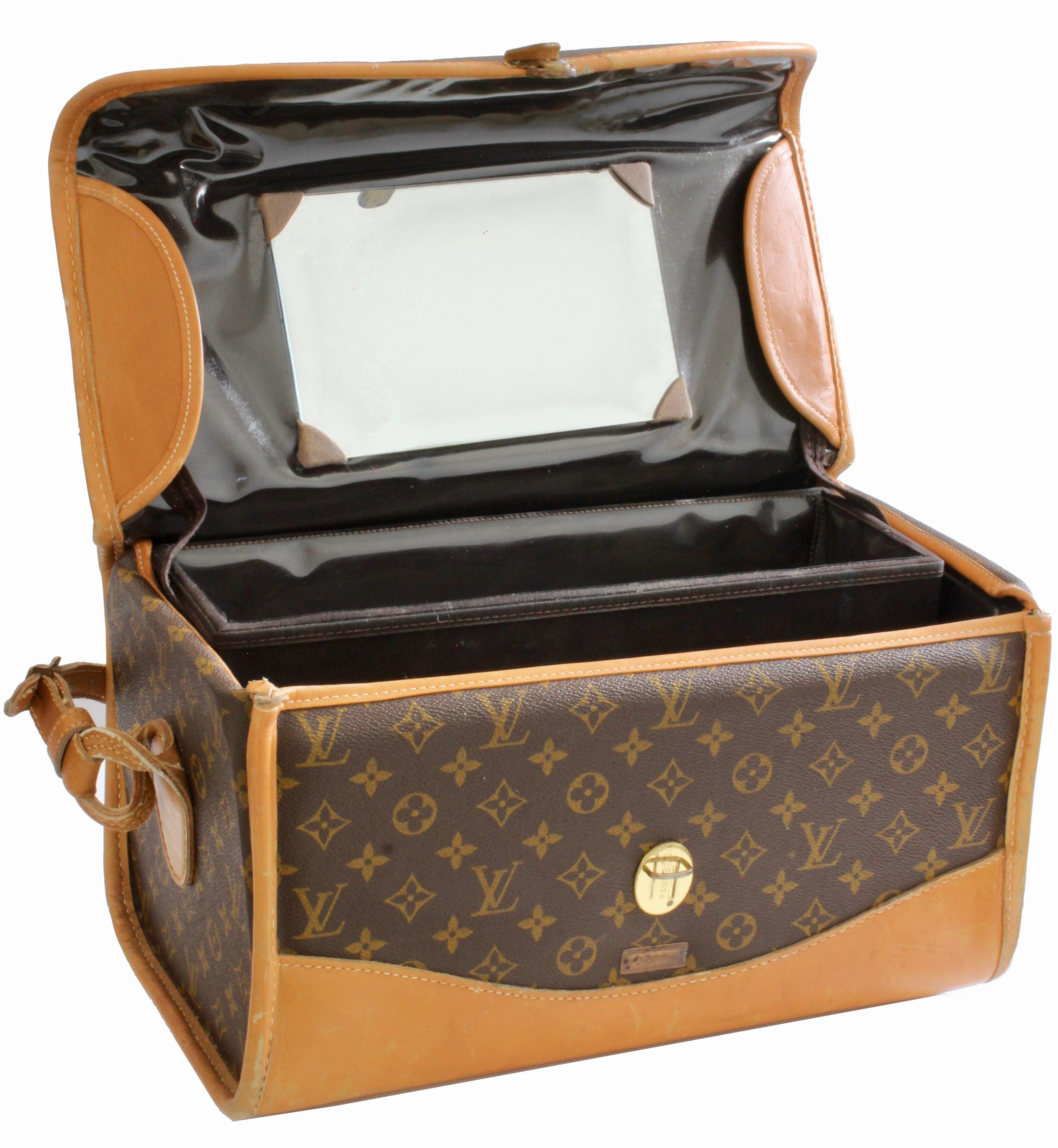 Louis Vuitton The French Co. Saks Monogram Train Case Vanity Travel Bag:: 1970er Jahre für Damen oder Herren