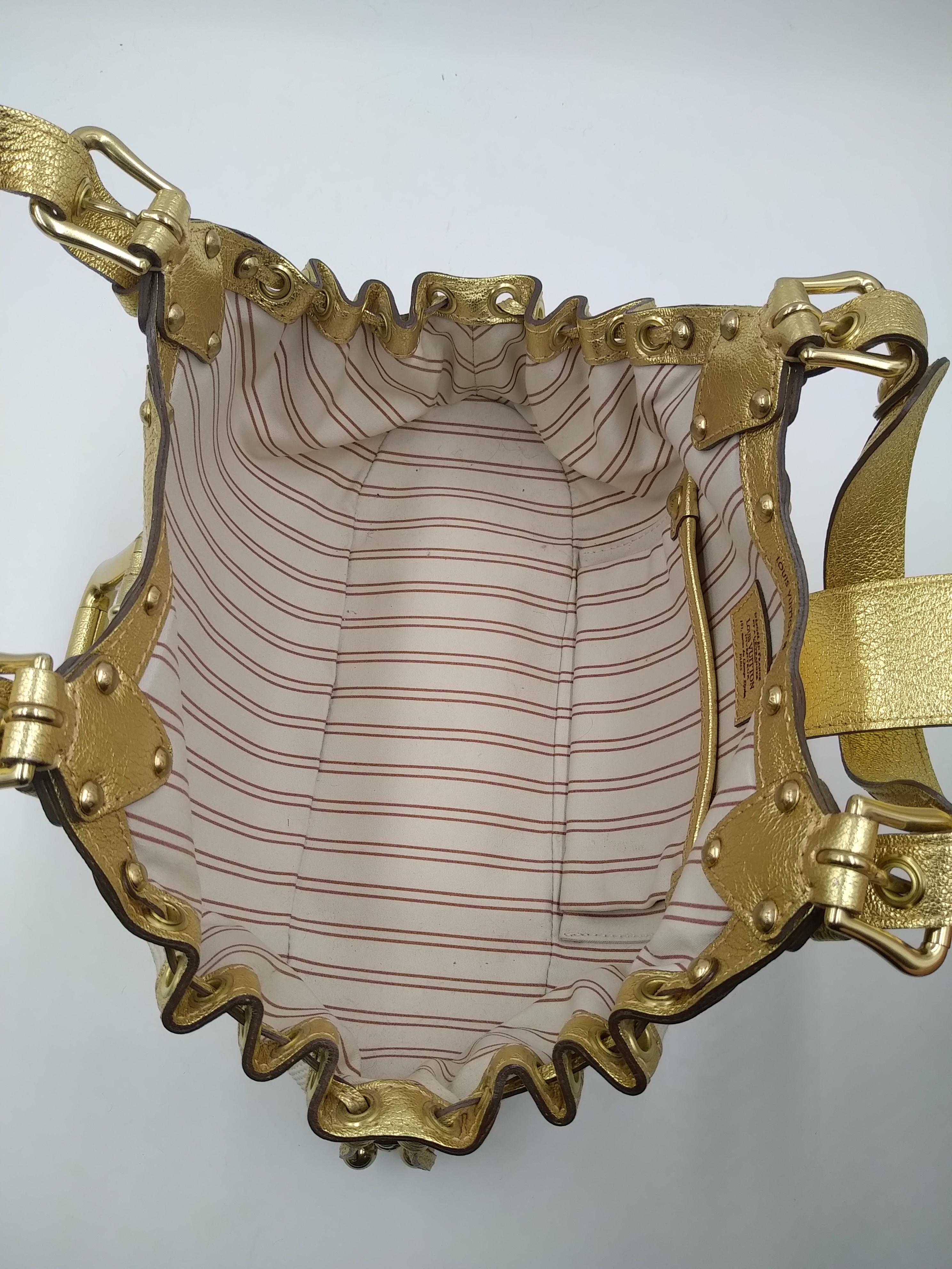 Louis Vuitton Theda Borsa in pelle canvas oro e beige ecru GM, 2004 in vendita 6