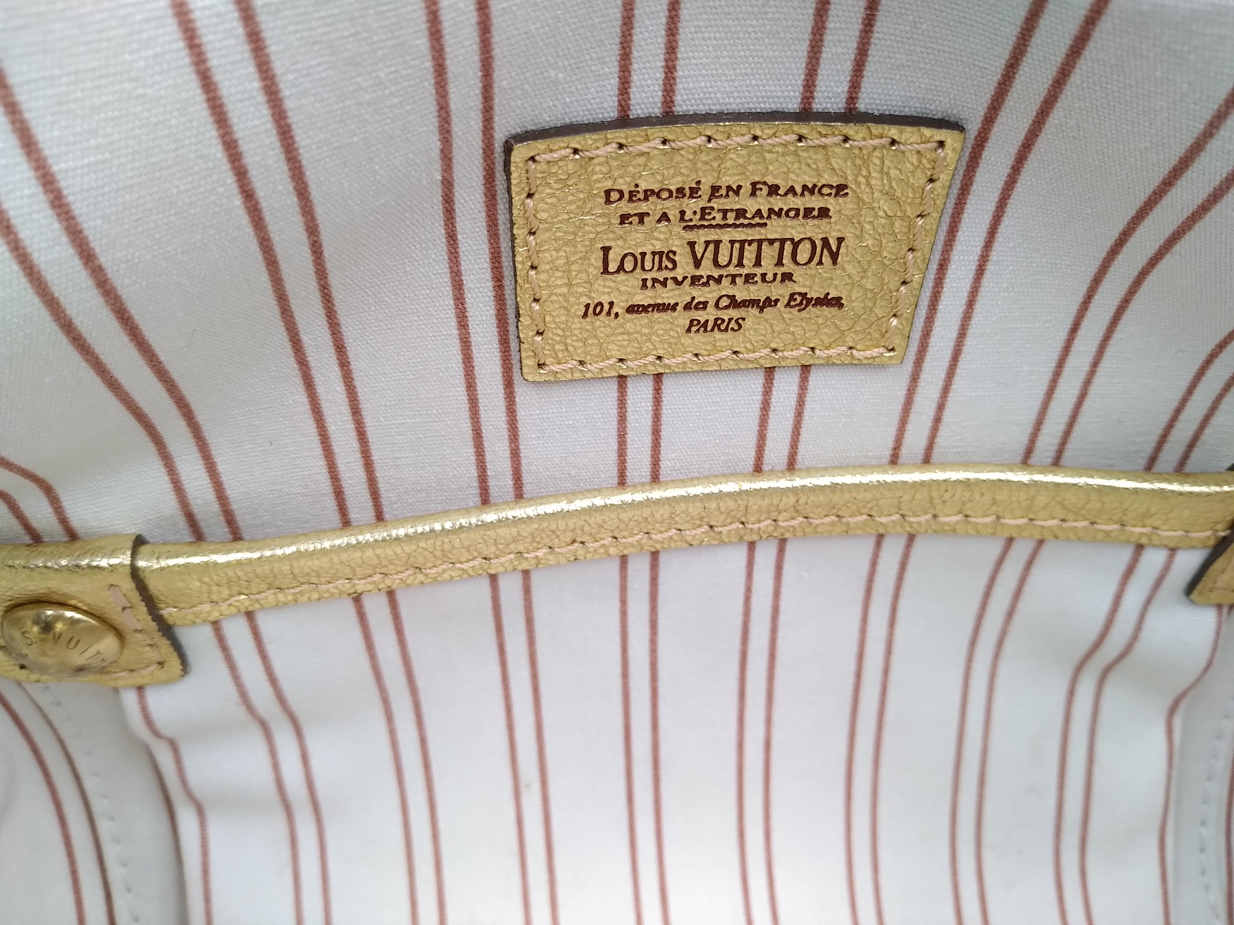 Louis Vuitton Theda Borsa in pelle canvas oro e beige ecru GM, 2004 in vendita 7