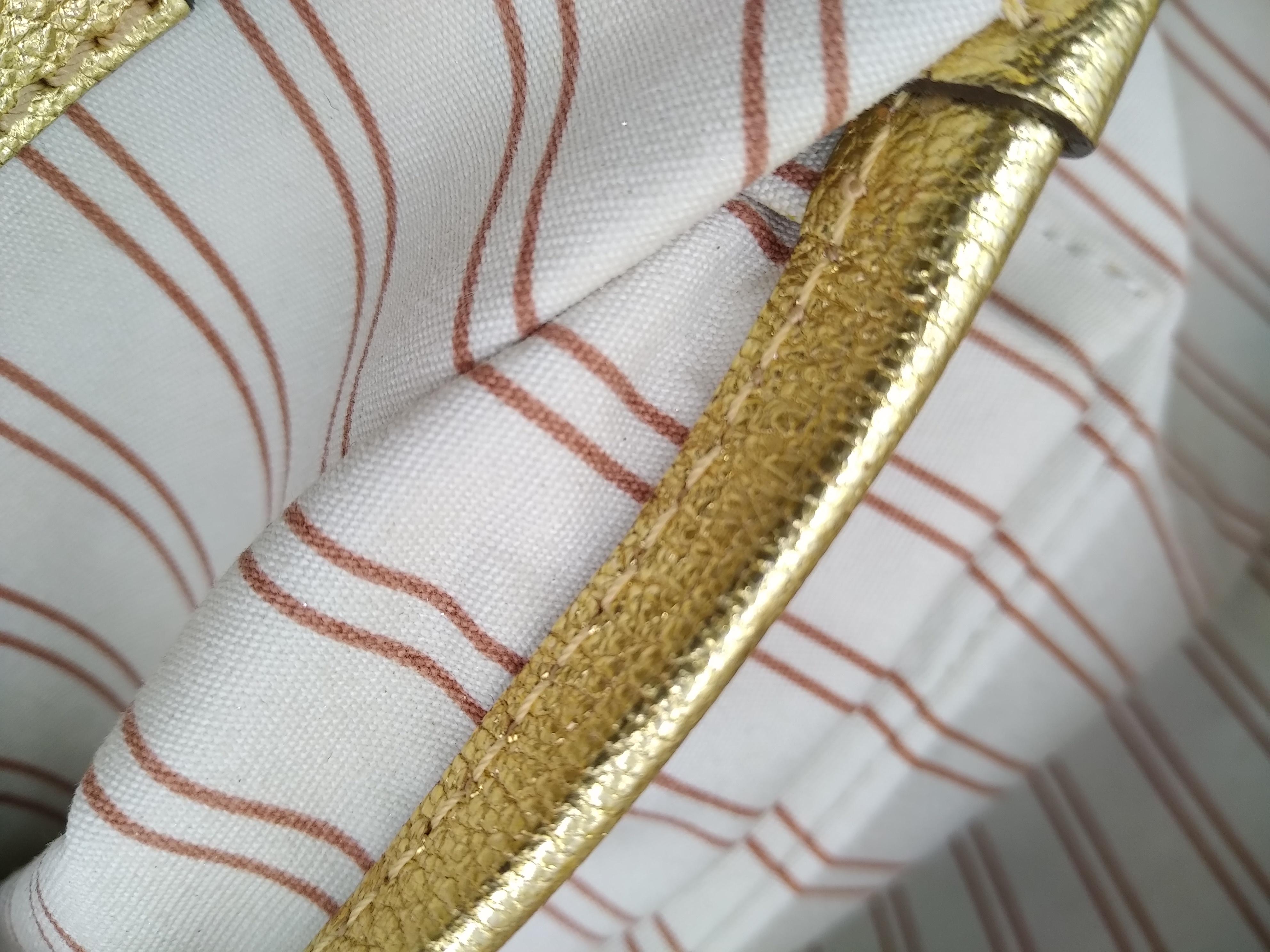 Louis Vuitton Theda Borsa in pelle canvas oro e beige ecru GM, 2004 in vendita 9