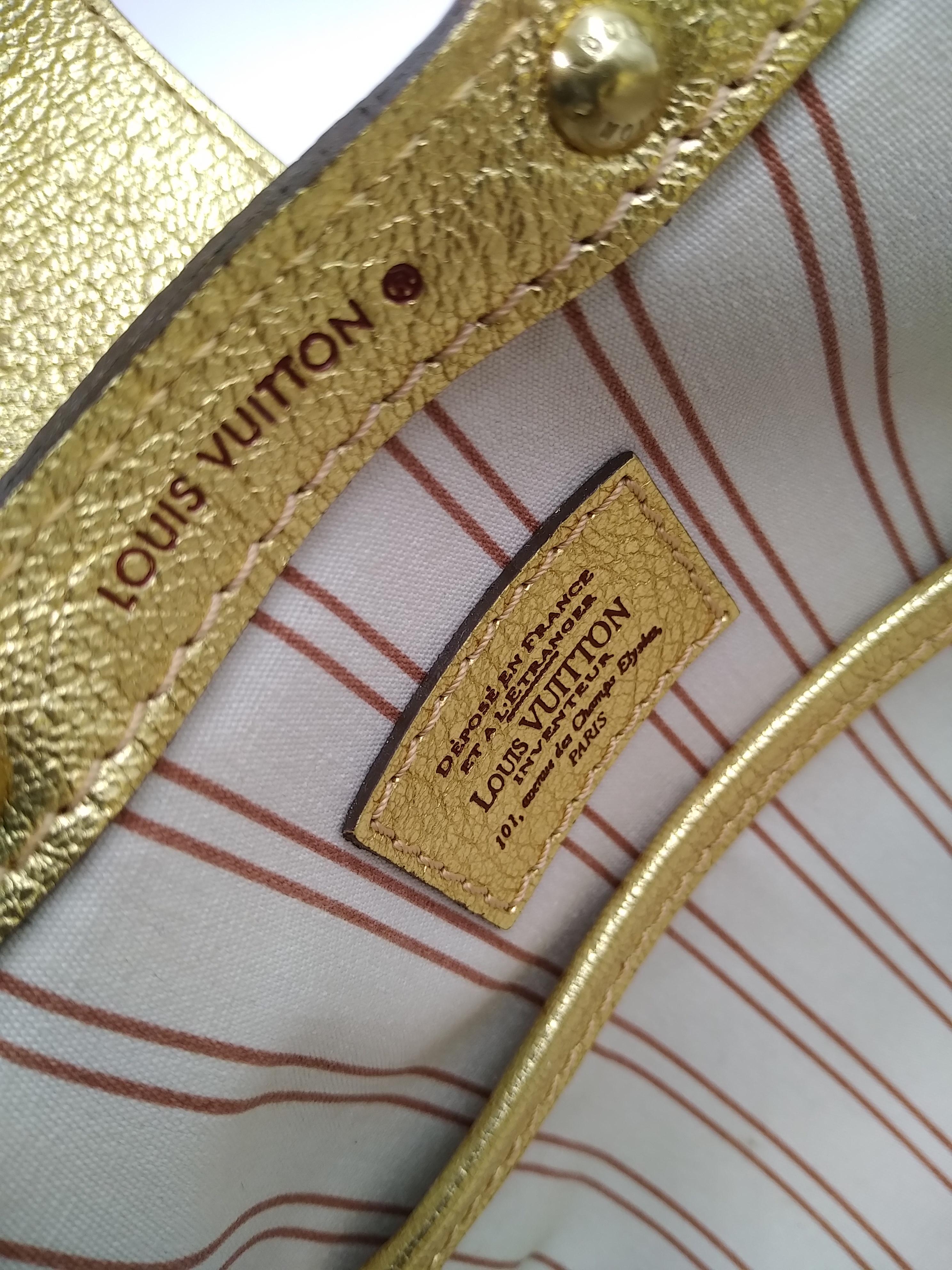 Marrone Louis Vuitton Theda Borsa in pelle canvas oro e beige ecru GM, 2004 in vendita