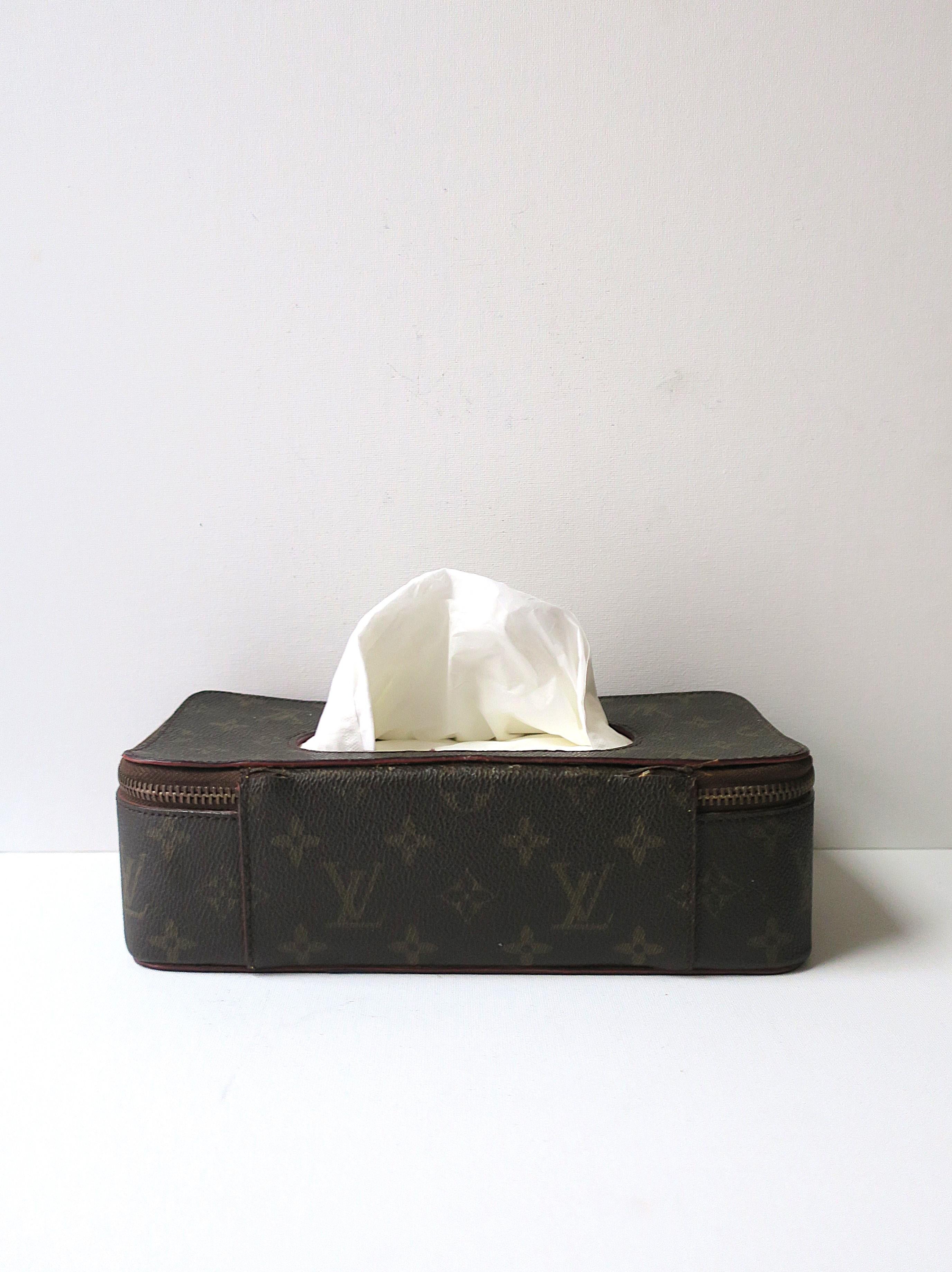Boîte de réédition Louis Vuitton en vente 4