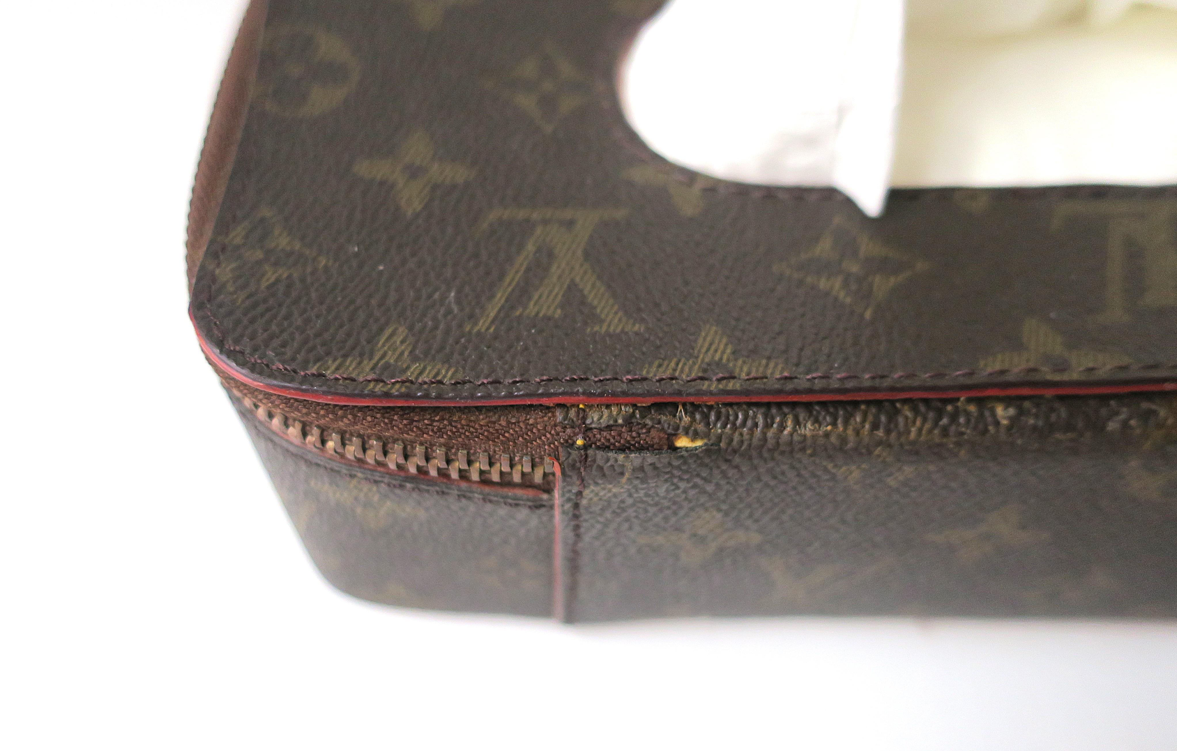 Boîte de réédition Louis Vuitton en vente 5