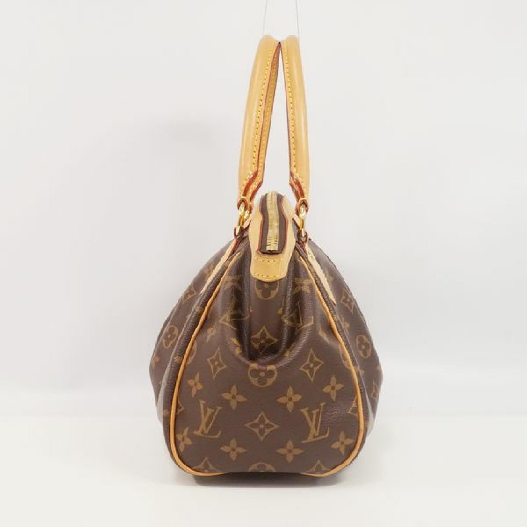 An authentic LOUIS VUITTON Tivoli PM Womens handbag M40143 The outside material is Monogram canvas. The pattern is TivoliPM. This item is Contemporary. The year of manufacture would be 2014.
Rank
AB signs of wear (Small)
Used goods in good condition