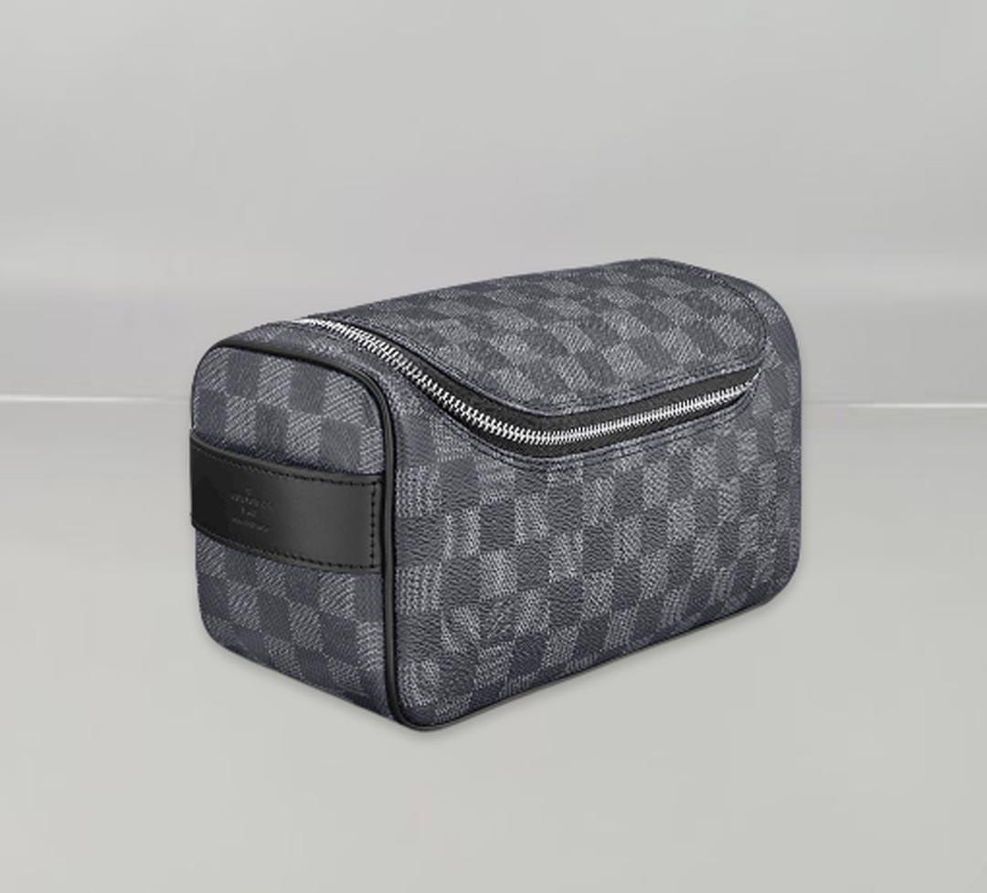 Louis Vuitton Toiletry Bag For Sale at 1stDibs
