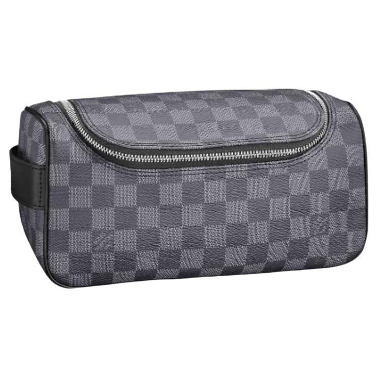 Louis Vuitton Toiletry pouch For Sale at 1stDibs